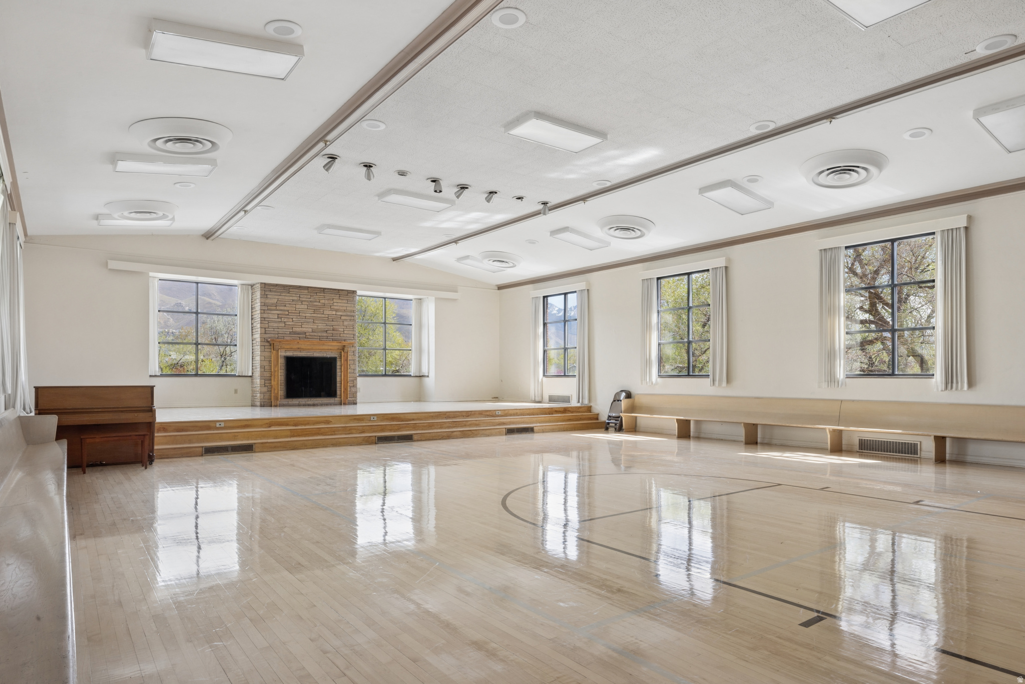 HILLSIDE - Commercial Sale