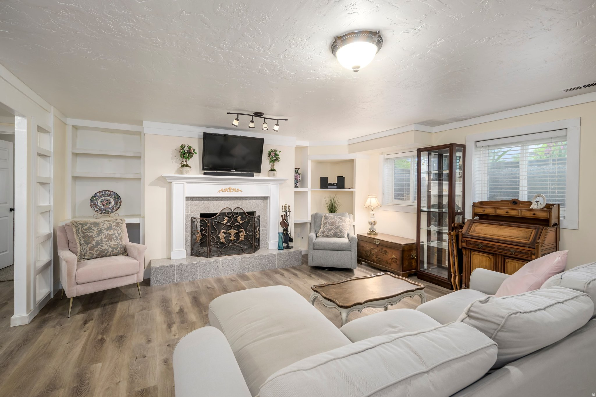 MOUNT MAJESTIC ACRES - Residential