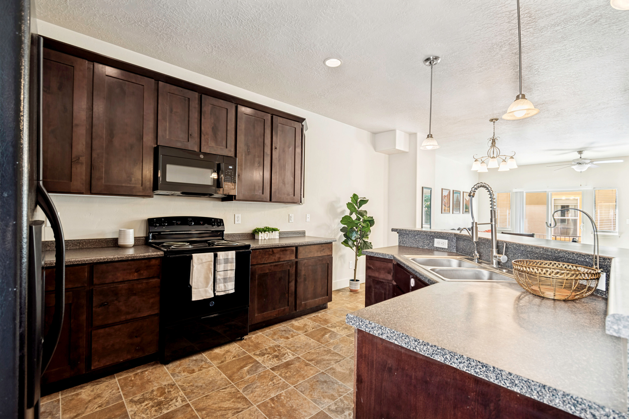 PLYMOUTH AVENUE TOWN - Residential