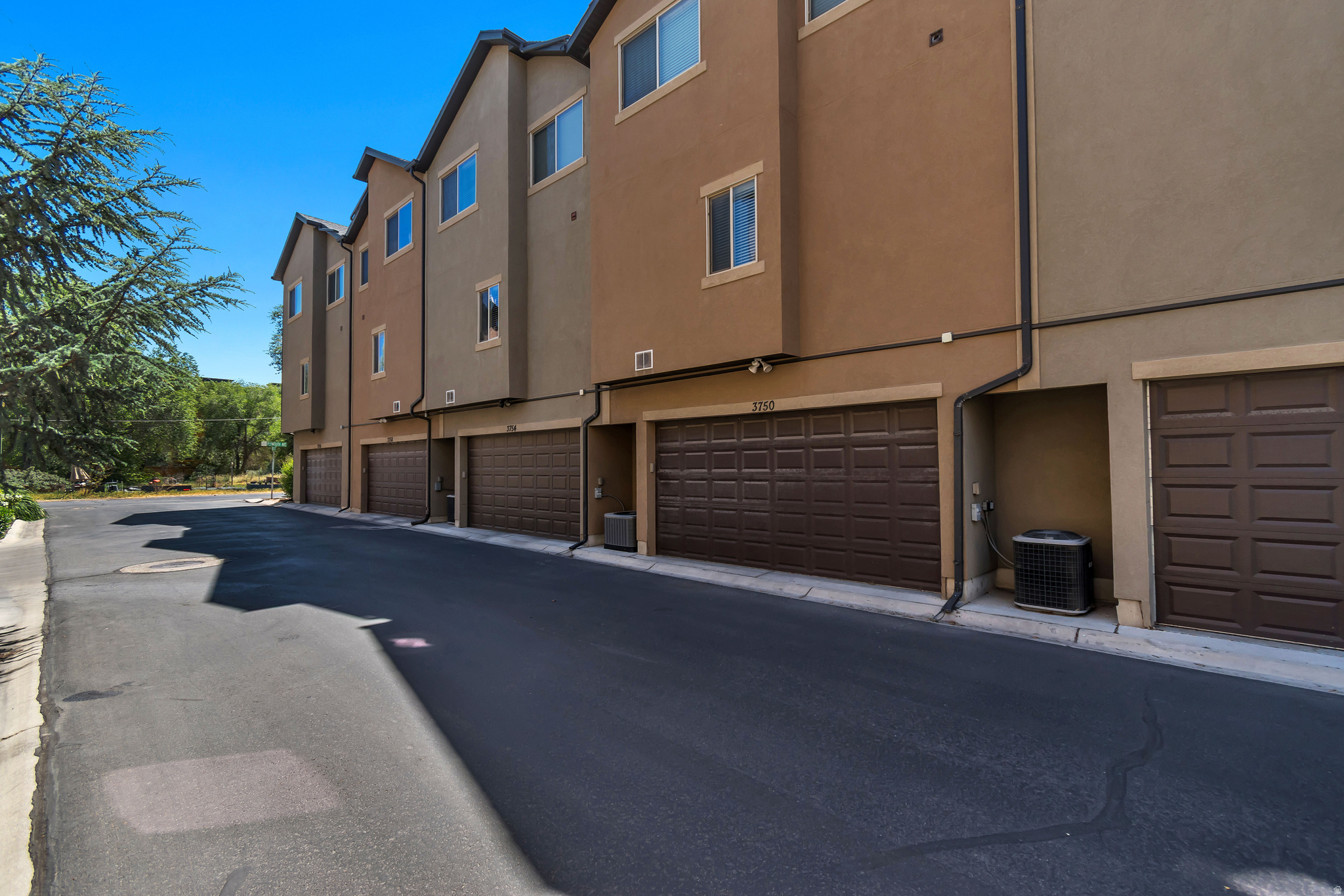 PLYMOUTH AVENUE TOWN - Residential