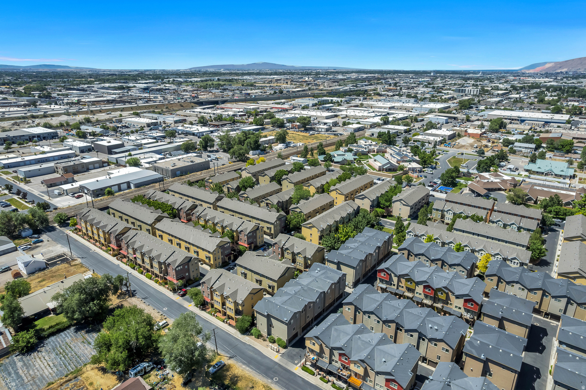 PLYMOUTH AVENUE TOWN - Residential