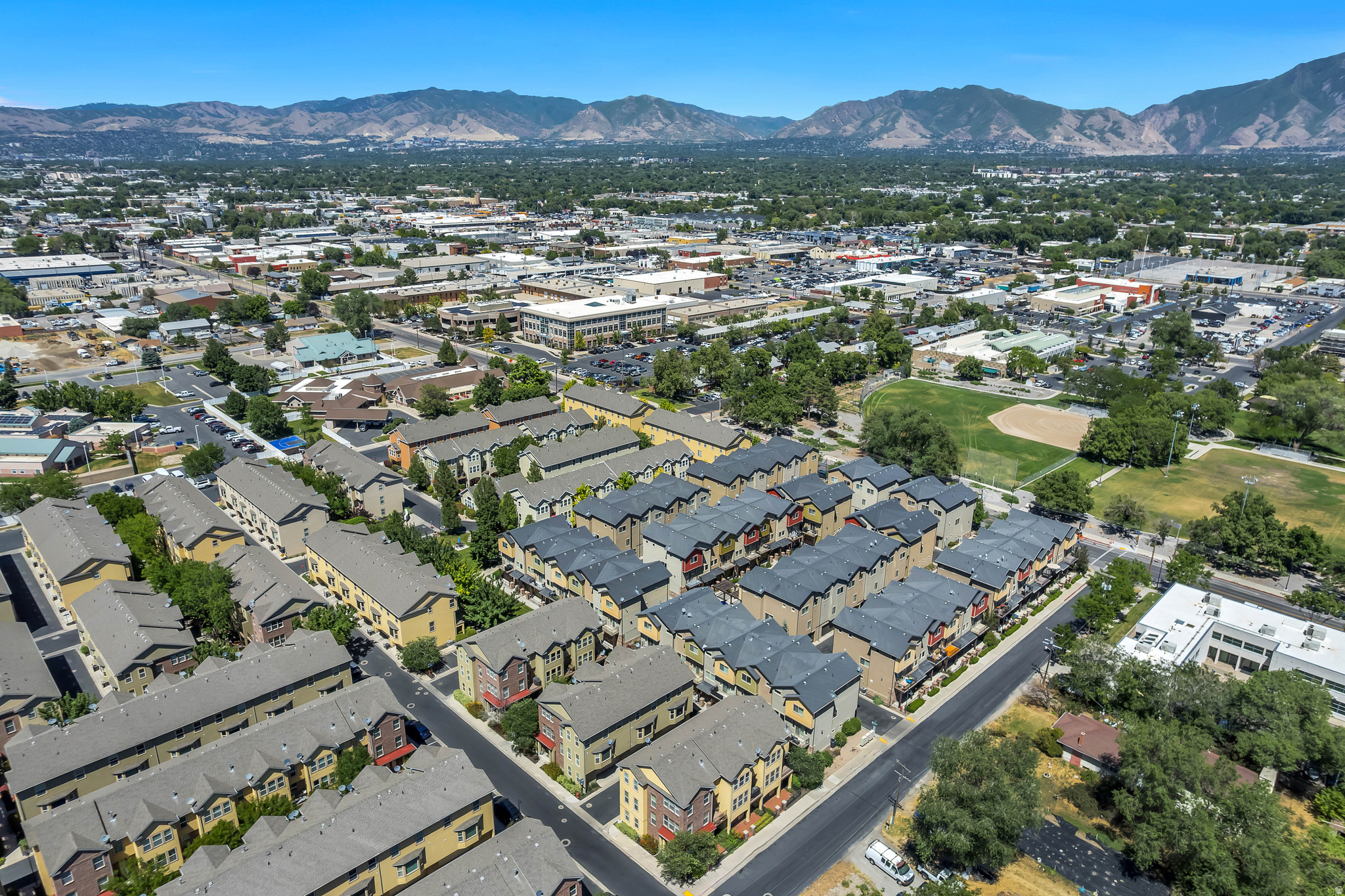 PLYMOUTH AVENUE TOWN - Residential