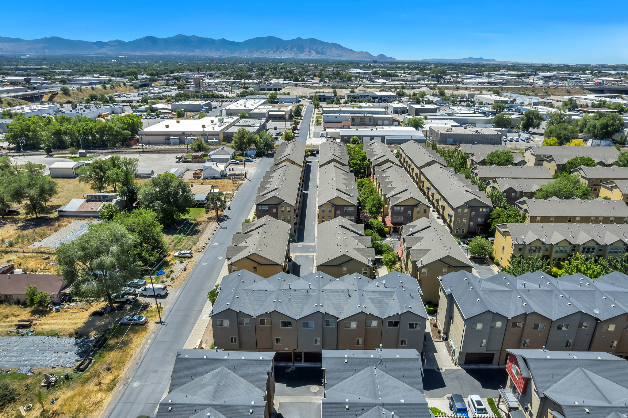 PLYMOUTH AVENUE TOWN - Residential