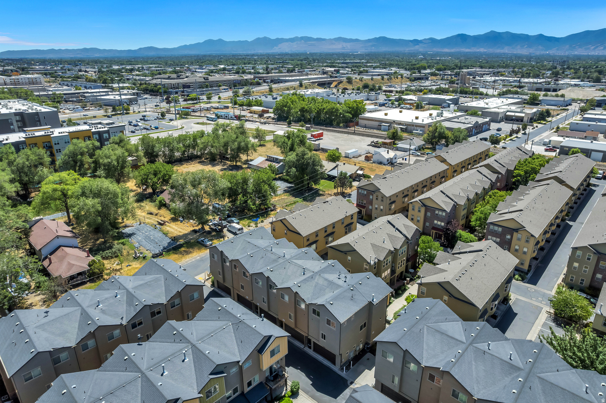 PLYMOUTH AVENUE TOWN - Residential