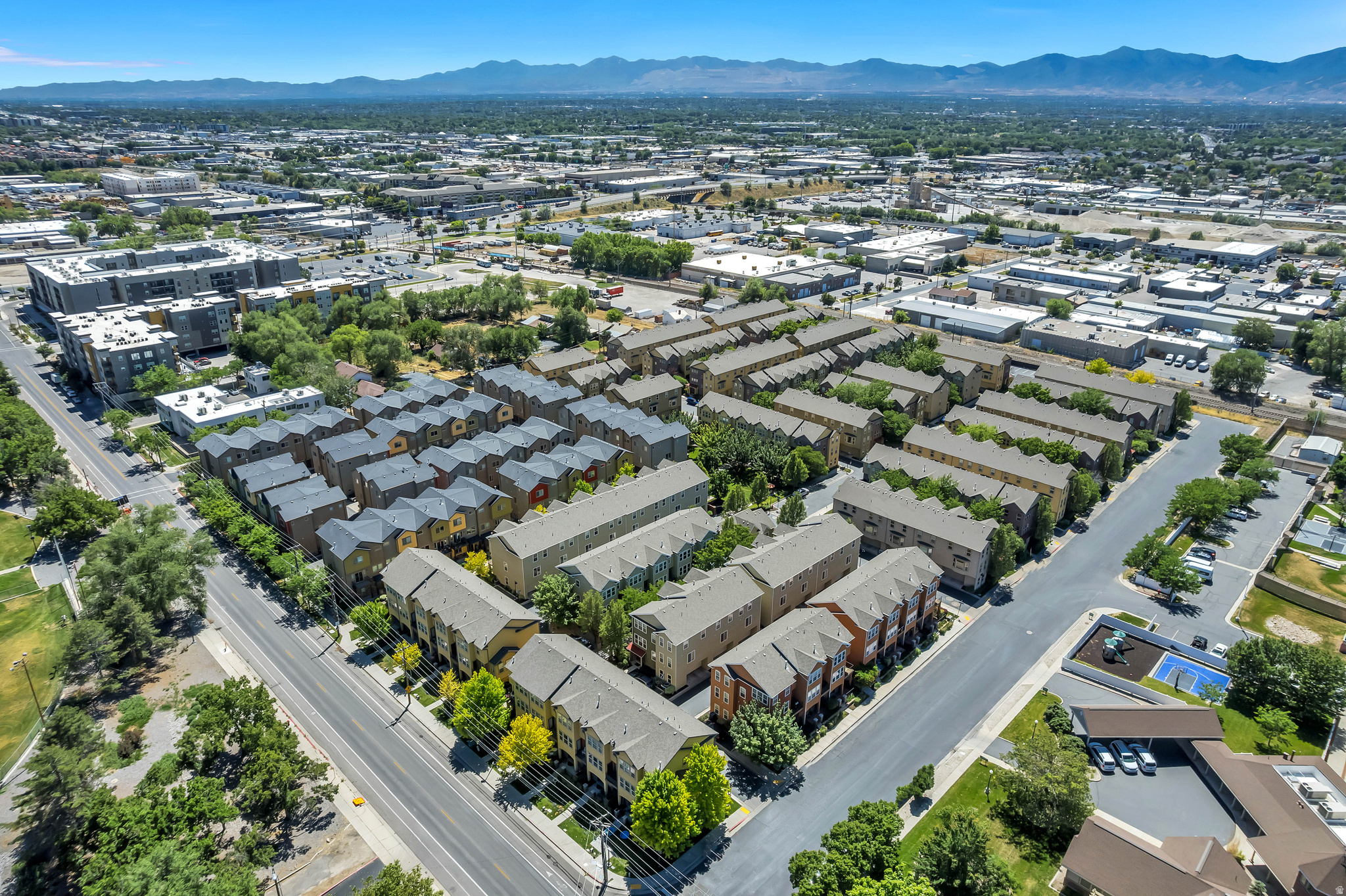 PLYMOUTH AVENUE TOWN - Residential