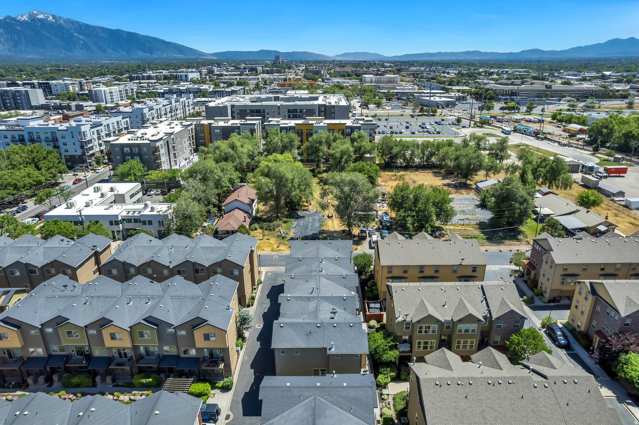 PLYMOUTH AVENUE TOWN - Residential