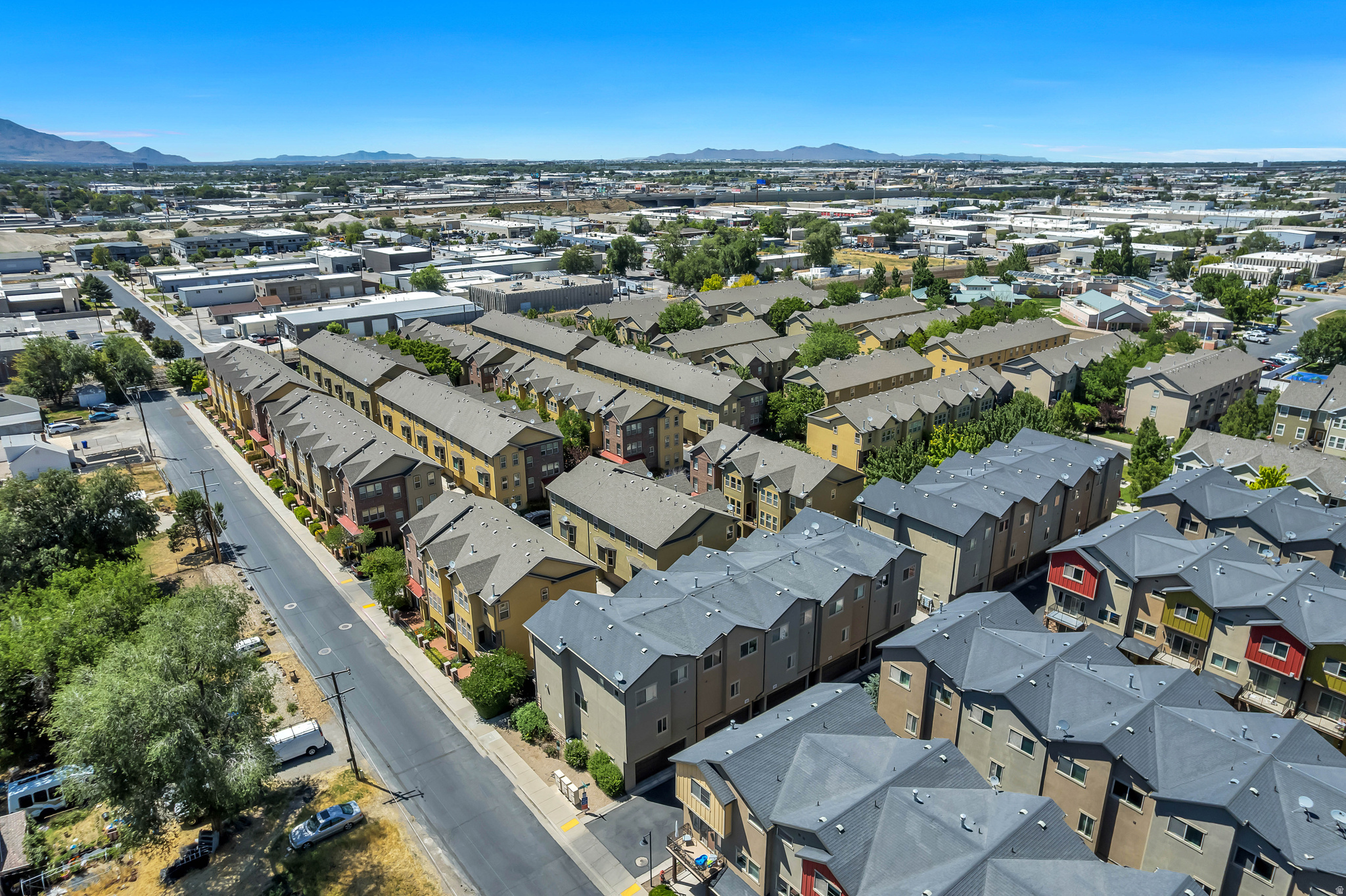 PLYMOUTH AVENUE TOWN - Residential