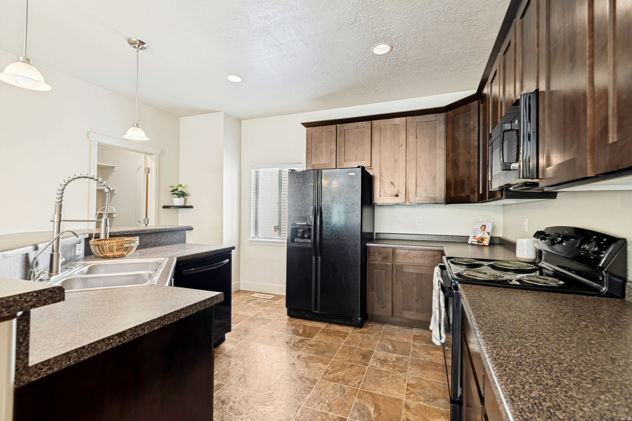 PLYMOUTH AVENUE TOWN - Residential
