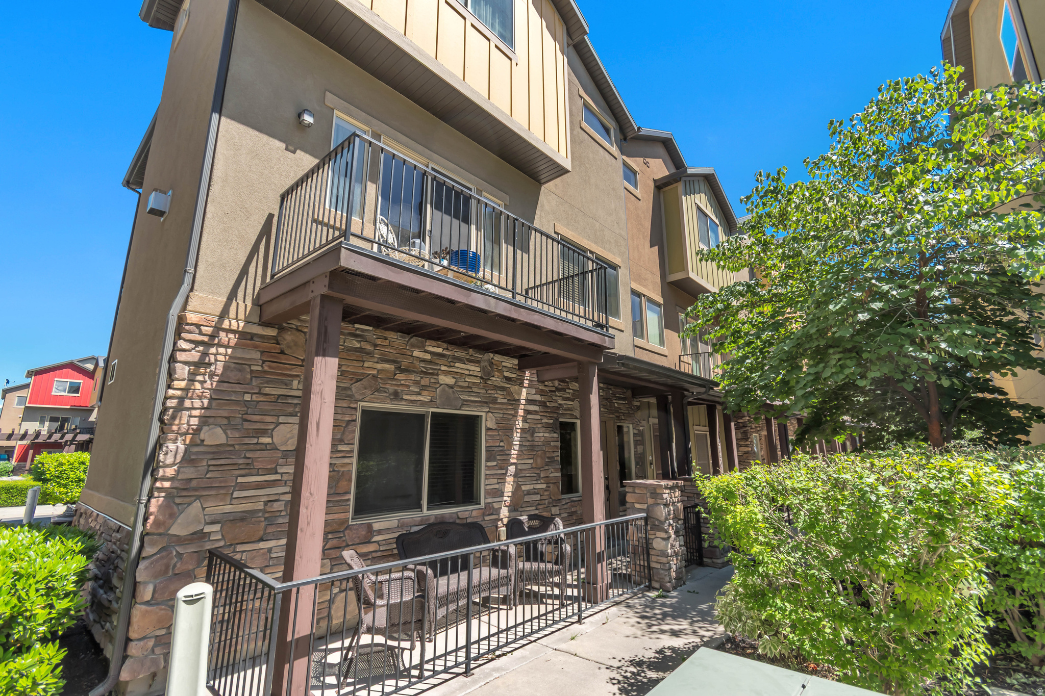 PLYMOUTH AVENUE TOWN - Residential