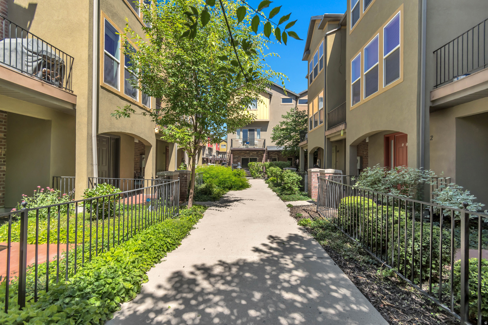 PLYMOUTH AVENUE TOWN - Residential
