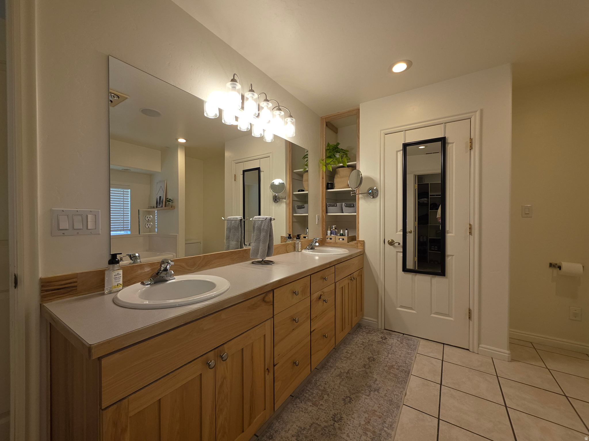 SAUNDERS - Residential