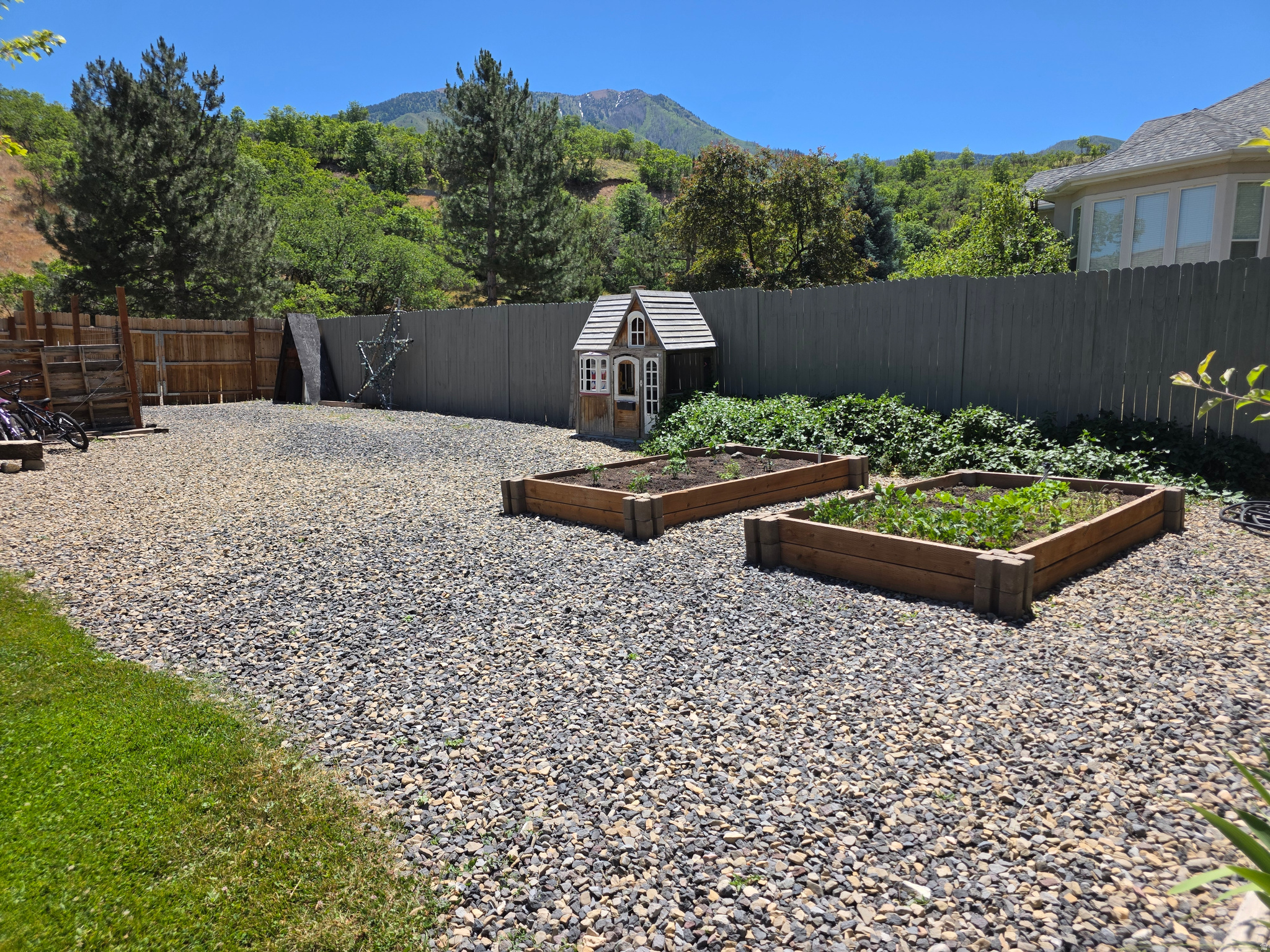 SAUNDERS - Residential