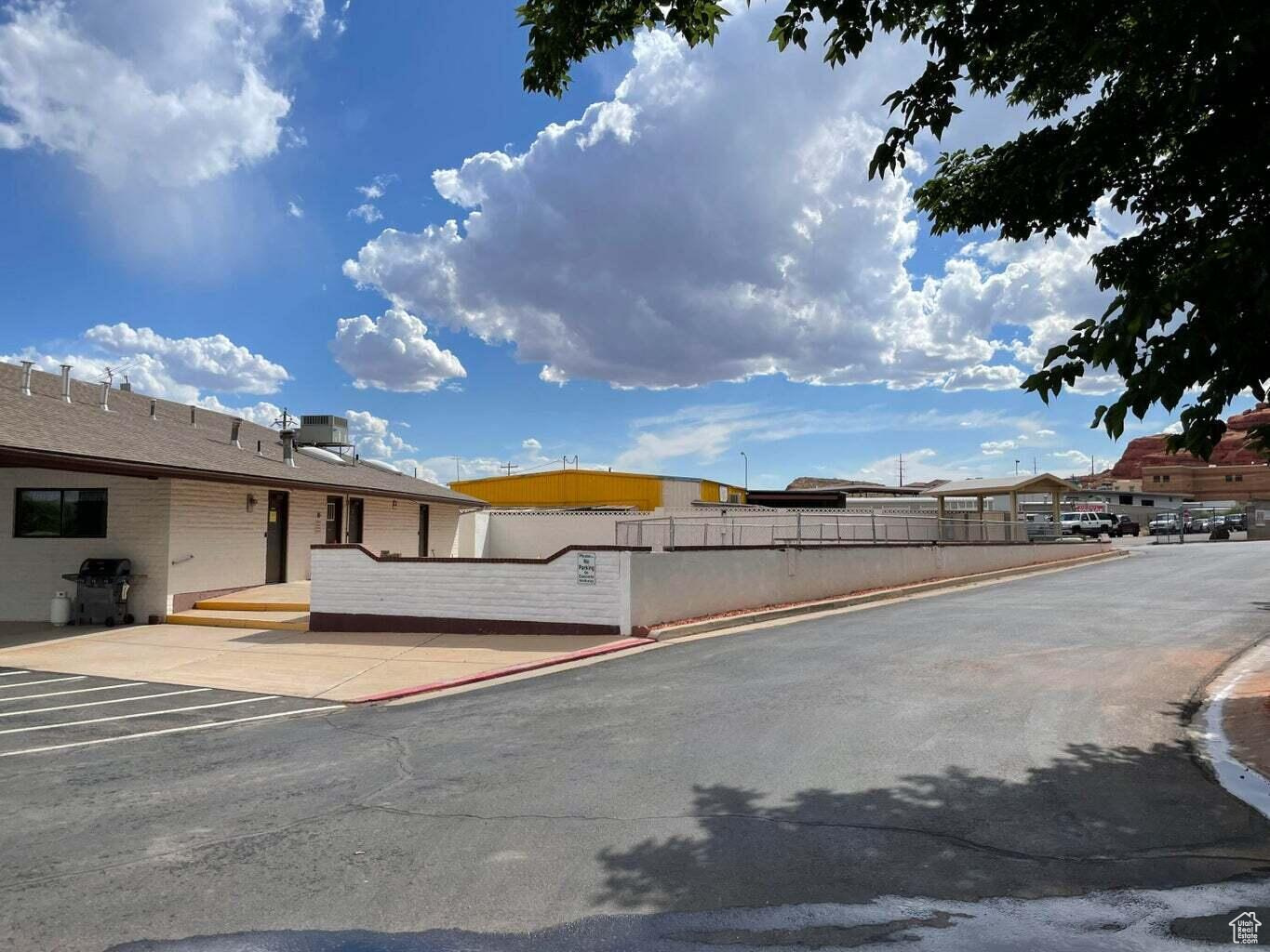 CANYON BREEZE RV RESORT - Residential