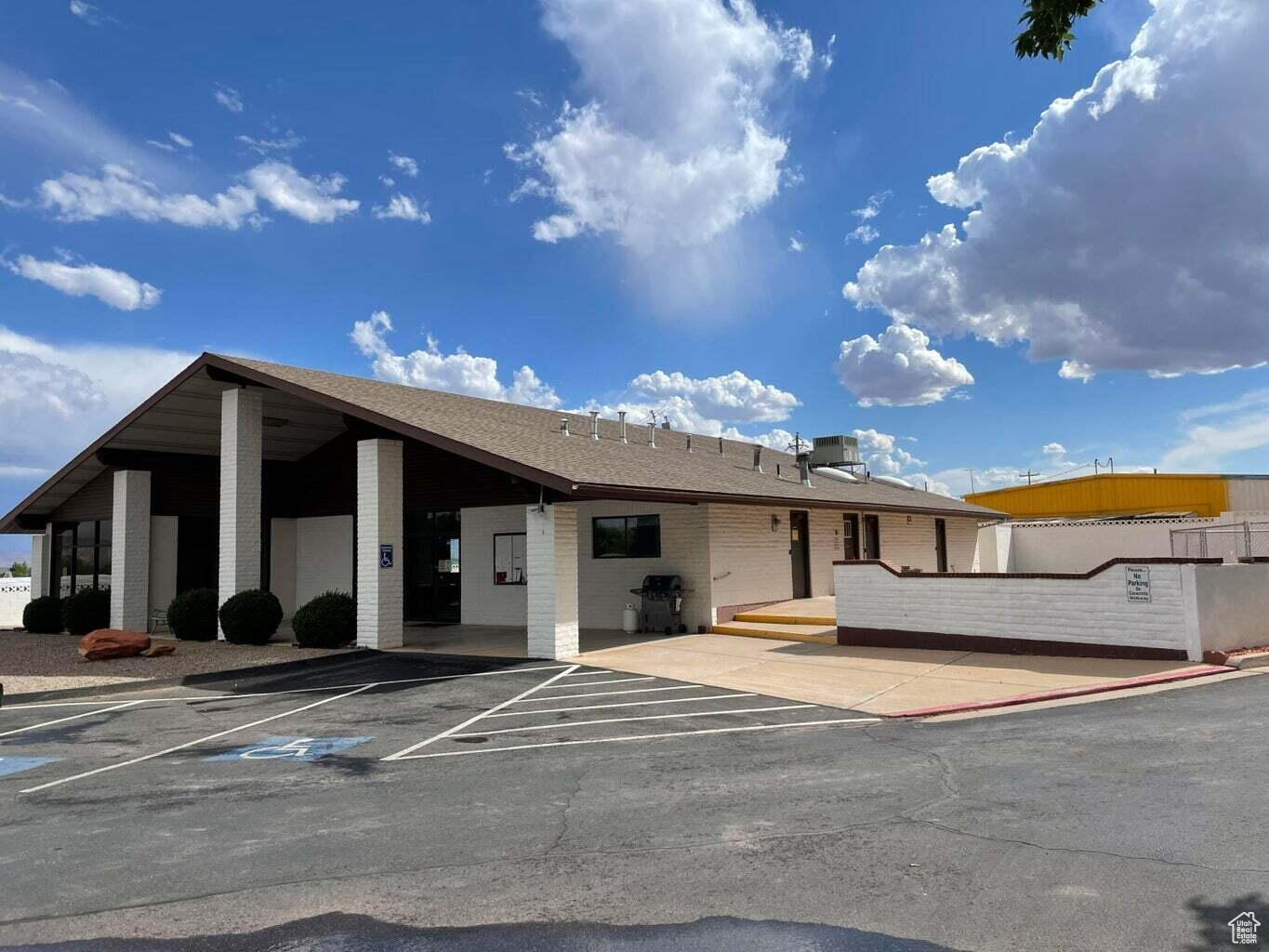 CANYON BREEZE RV RESORT - Residential