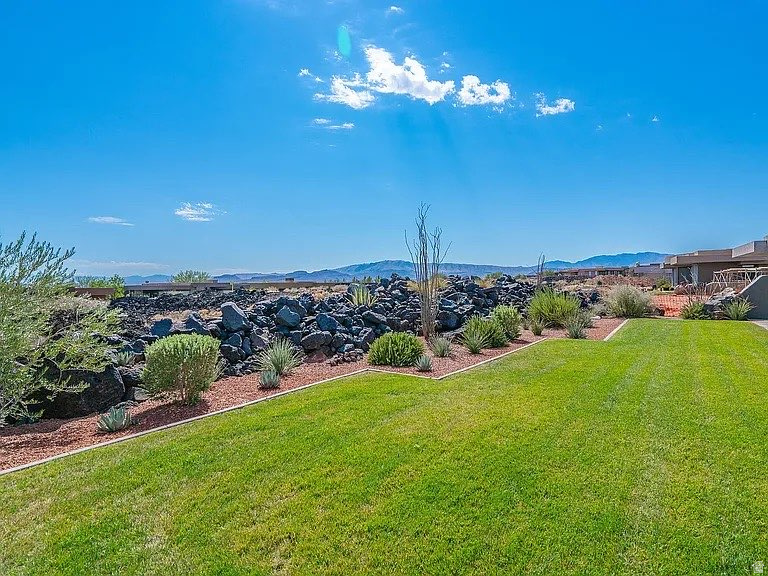 RESERVE OF ENTRADA SNOW CANYON EST A - Residential Lease