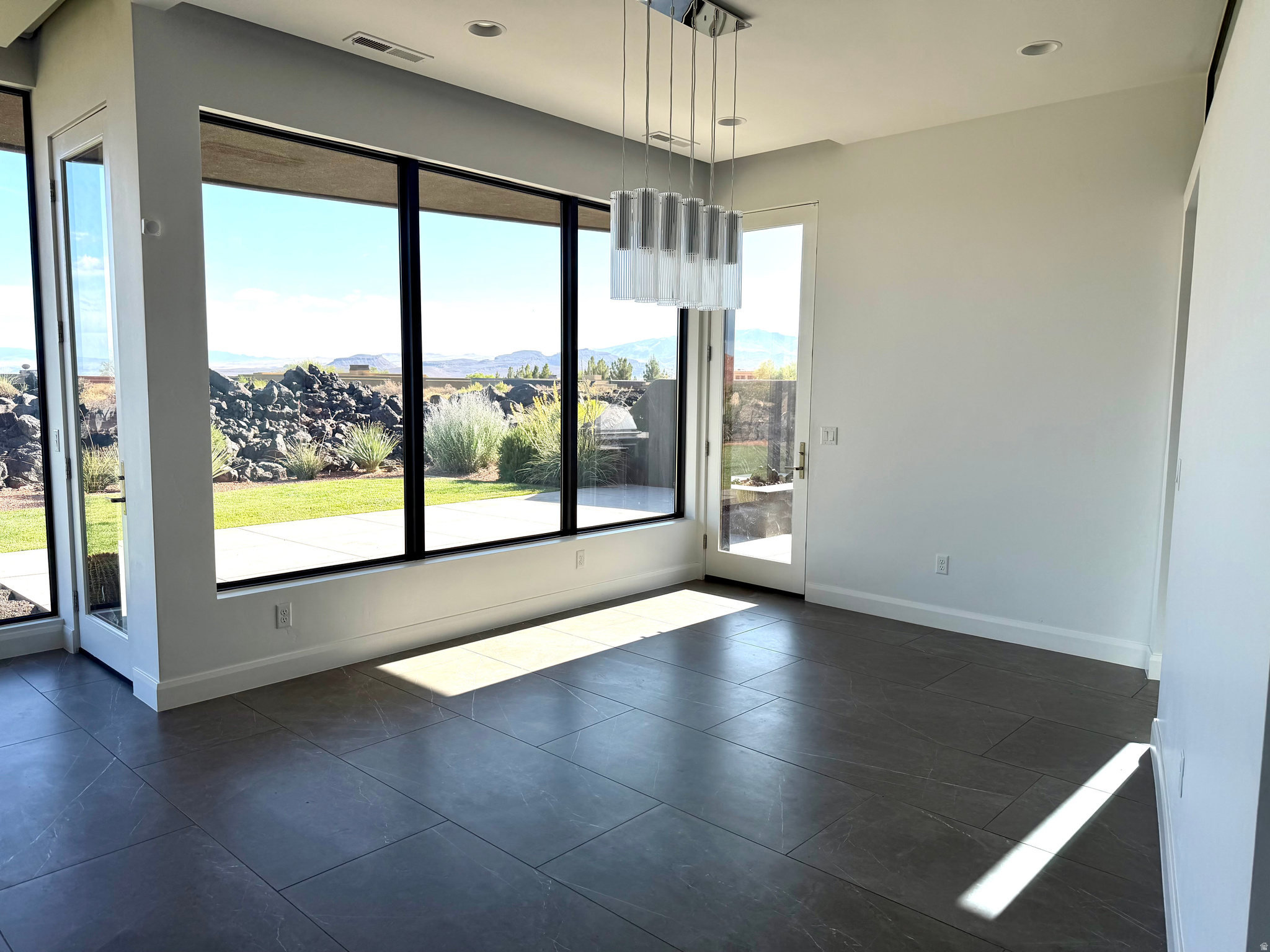 RESERVE OF ENTRADA SNOW CANYON EST A - Residential Lease