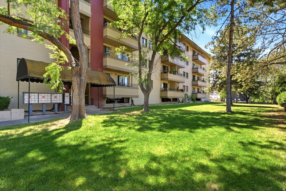 Feels larger than a one-bedroom unit, and this is the best price in the complex! Towne Park offers a wide range of amenities, including a community pool, ball courts, secure building access, and gated parking. Residents enjoy a wellmaintained community with features that support both relaxation and an active lifestyle. The location provides outstanding accessibility-minutes from downtown, a few blocks to light rail, steps from a bus route, and just one block from the freeway onramp. Shopping, dining, and entertainment are all within easy reach. Unit is fully updated, the complex has great amenities, and an unbeatable price...it is an excellent opportunity for buyers seeking convenience, value, and central Salt Lake City living. Living here is a perfect option over renting a dorm room!  The additional den adds flexible space ideal for a home office, guest area, or storage. The kitchen and living areas are welldesigned for everyday comfort, and the entire unit is movein ready, fully updated!  EASY TO SHOW!