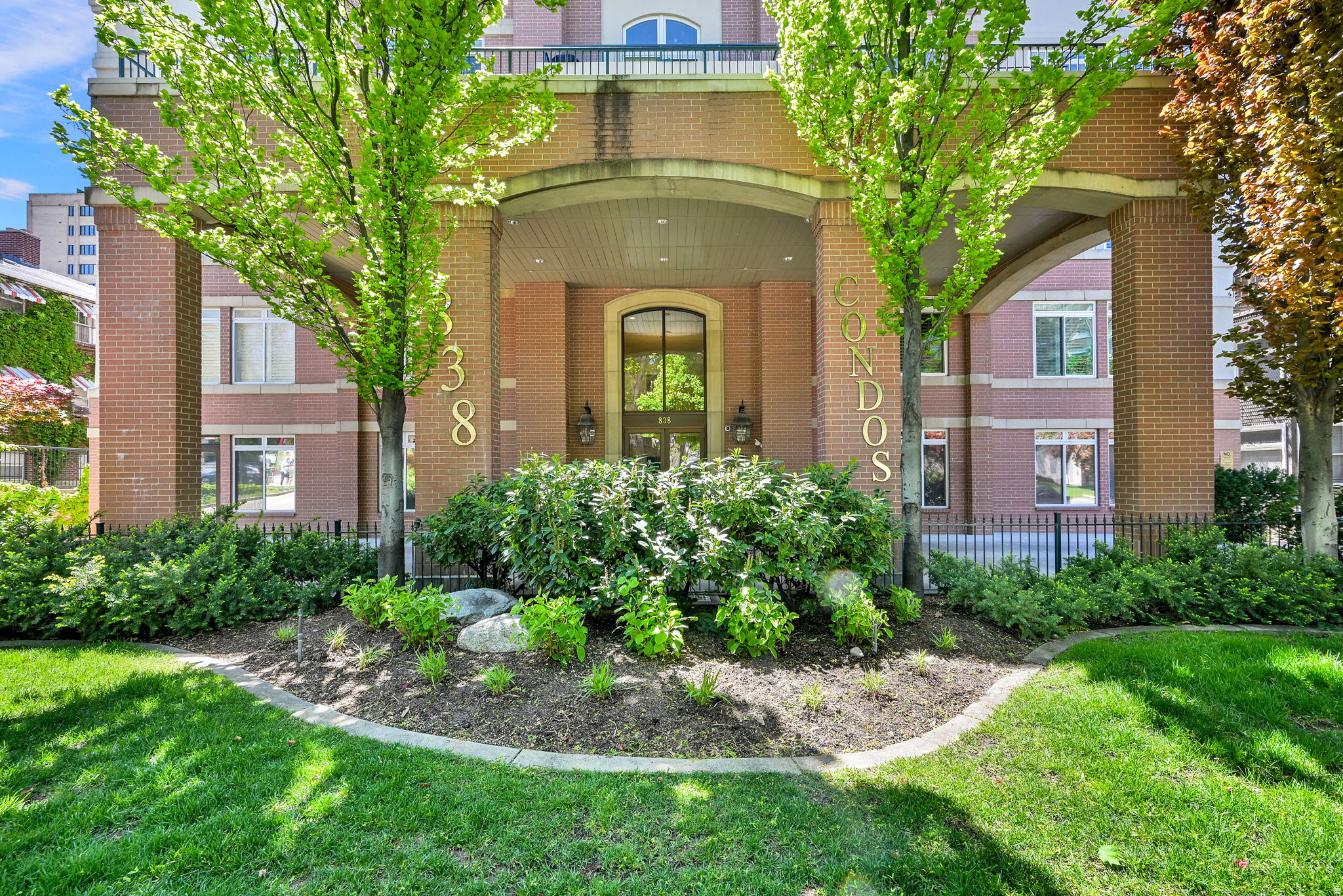 838 CONDOS - Residential