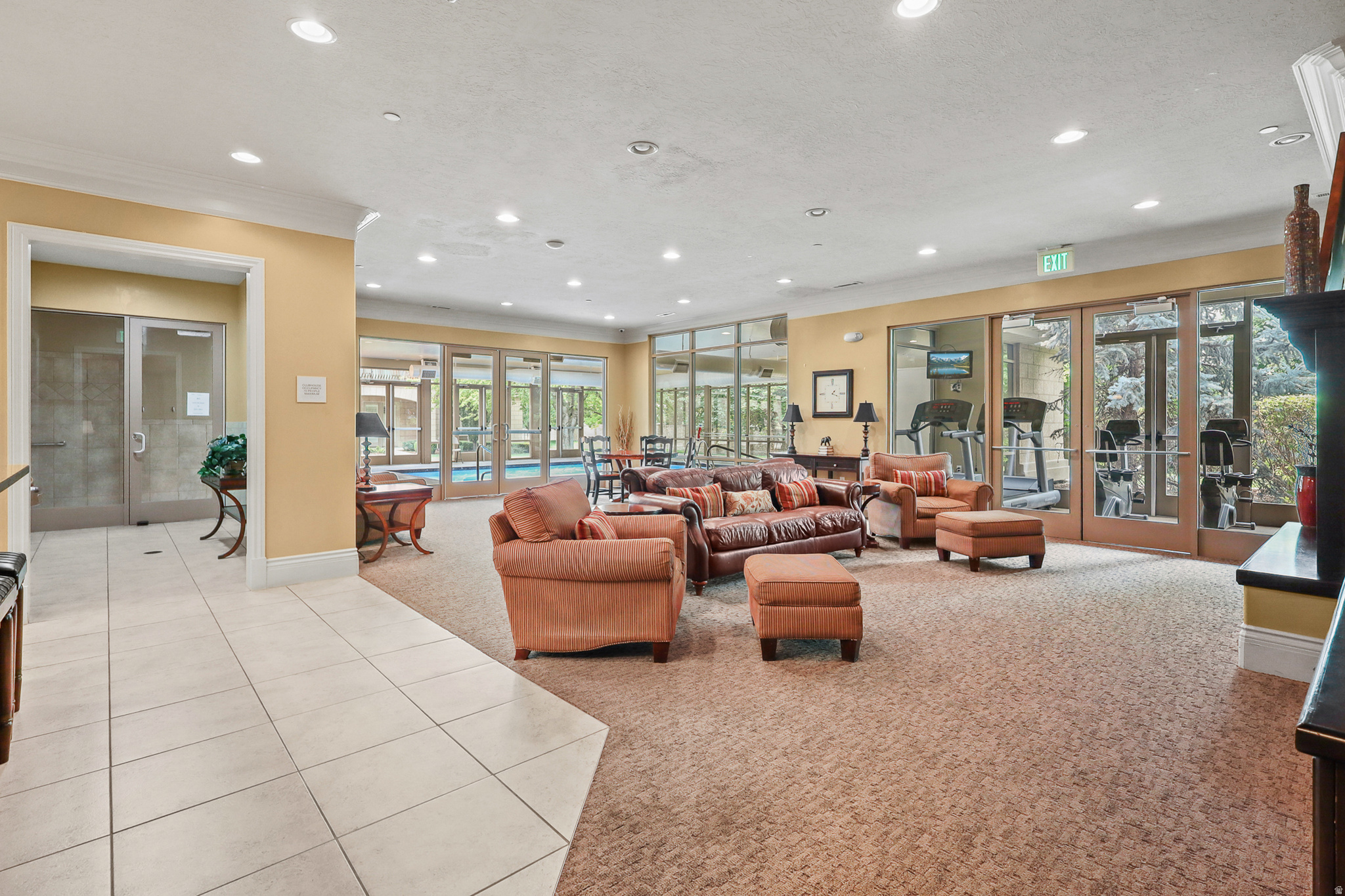 COUNTRY CLUB VILLAS - Residential