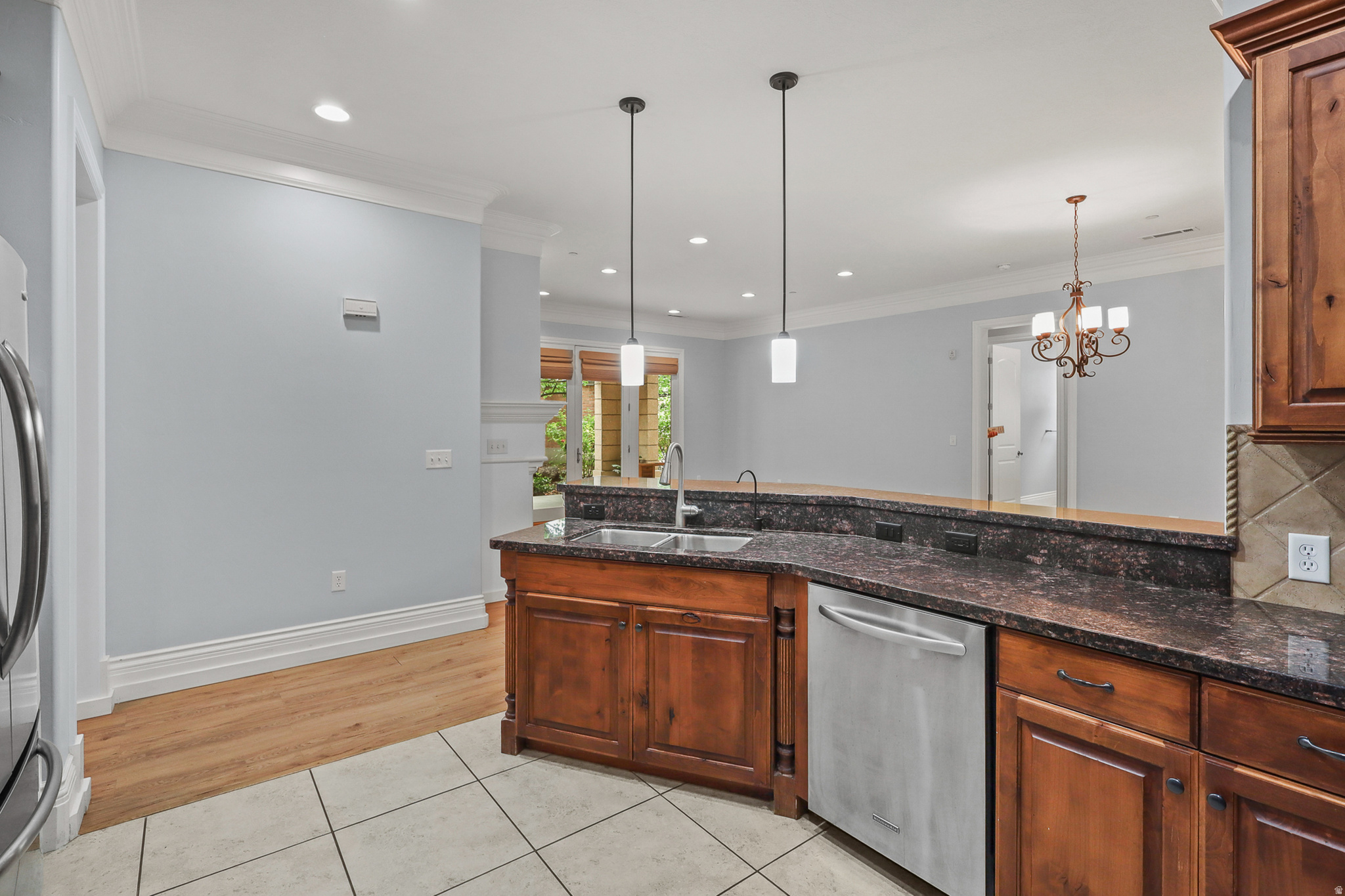 COUNTRY CLUB VILLAS - Residential