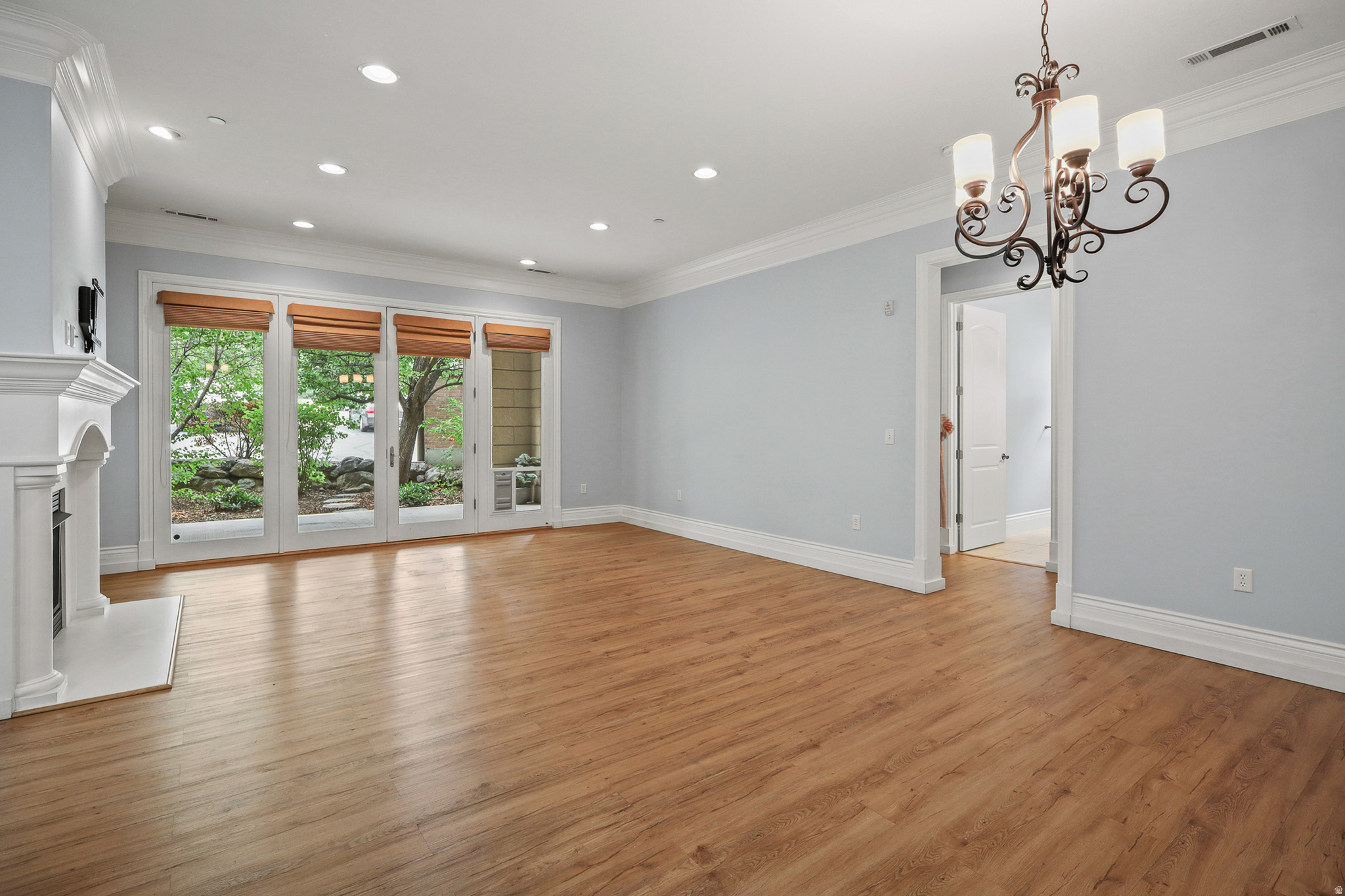 COUNTRY CLUB VILLAS - Residential