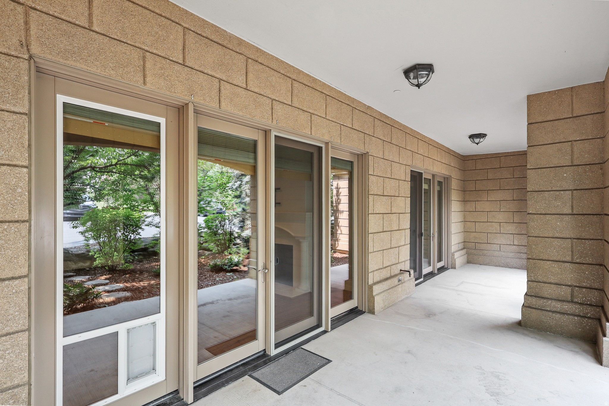 COUNTRY CLUB VILLAS - Residential