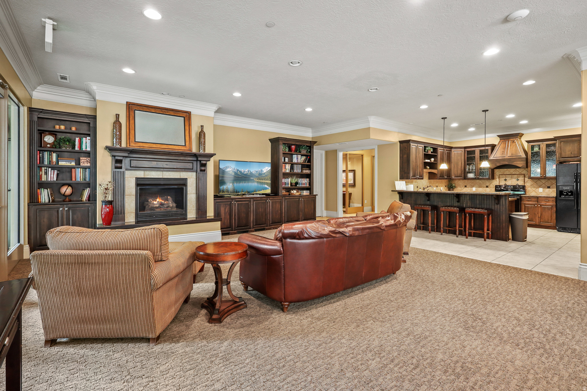 COUNTRY CLUB VILLAS - Residential