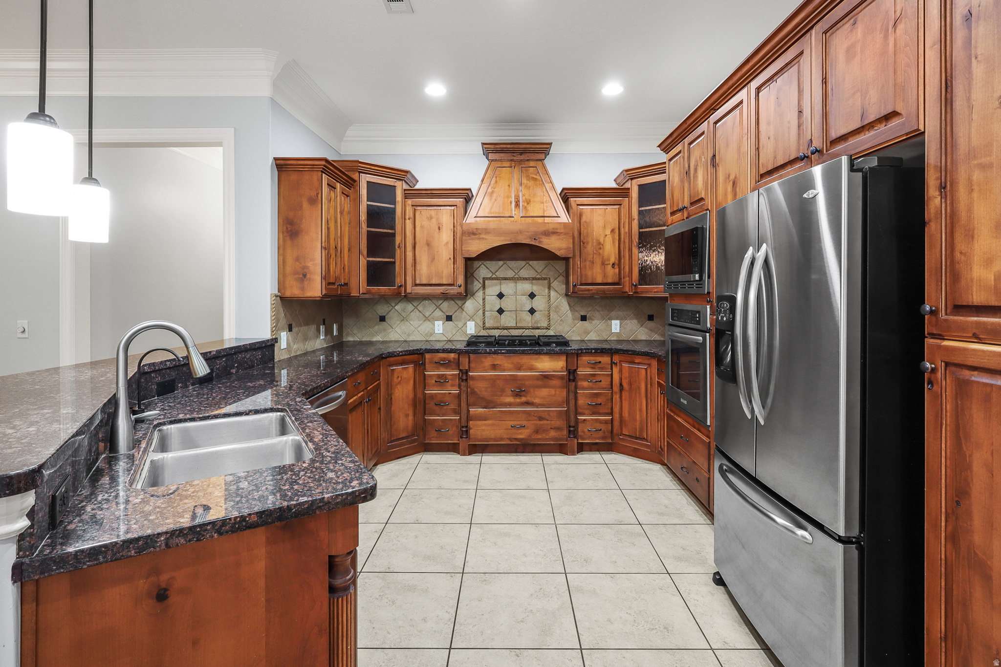 COUNTRY CLUB VILLAS - Residential