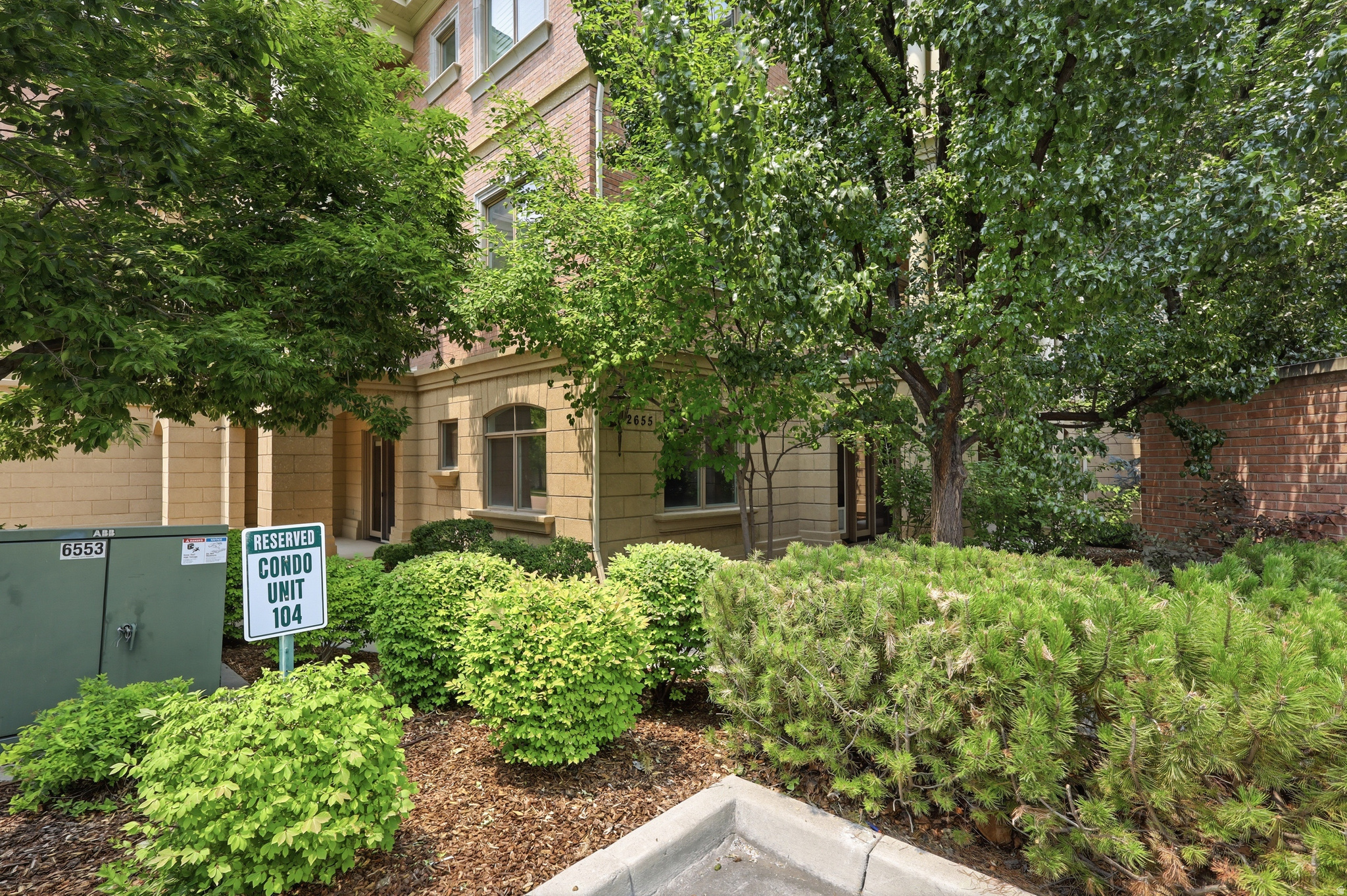 COUNTRY CLUB VILLAS - Residential