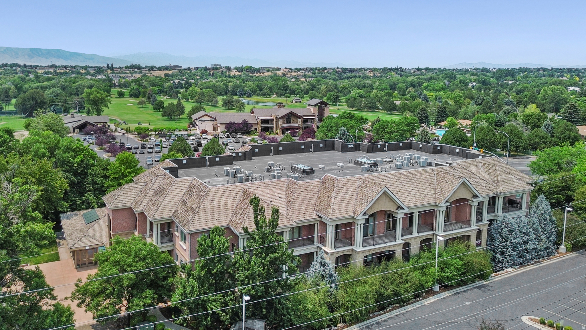 COUNTRY CLUB VILLAS - Residential