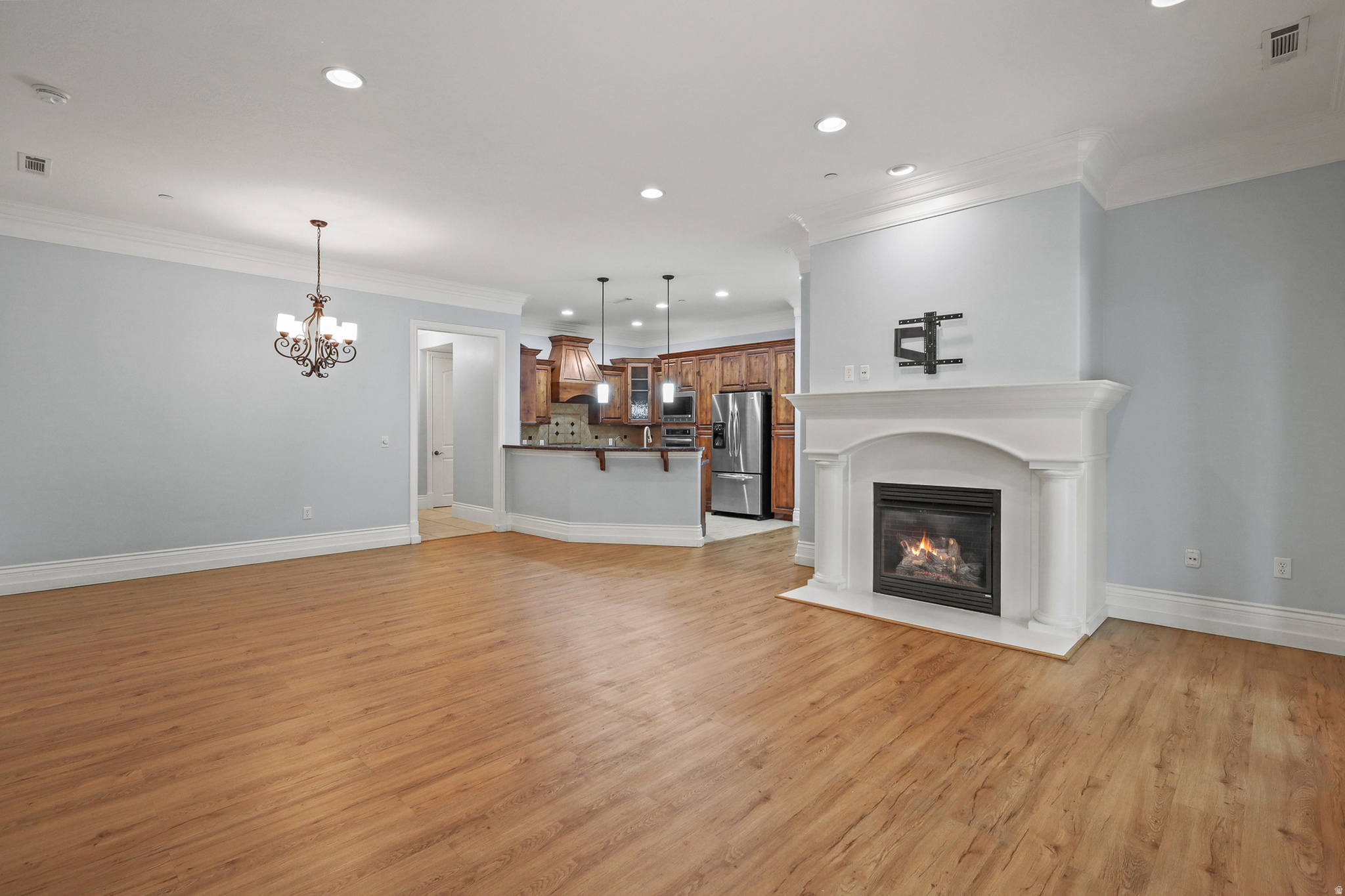 COUNTRY CLUB VILLAS - Residential