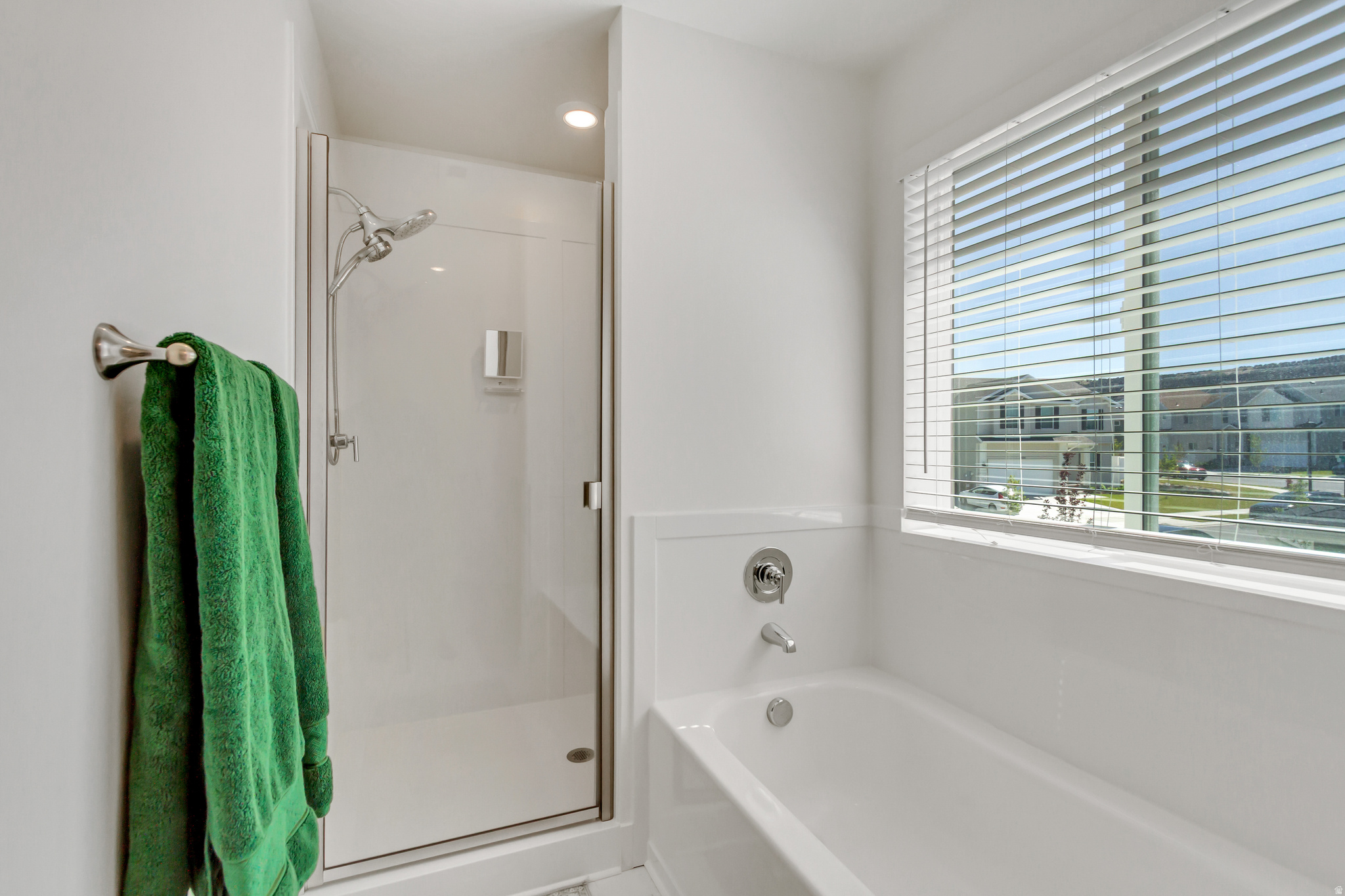 SILVER LAKE - Residential