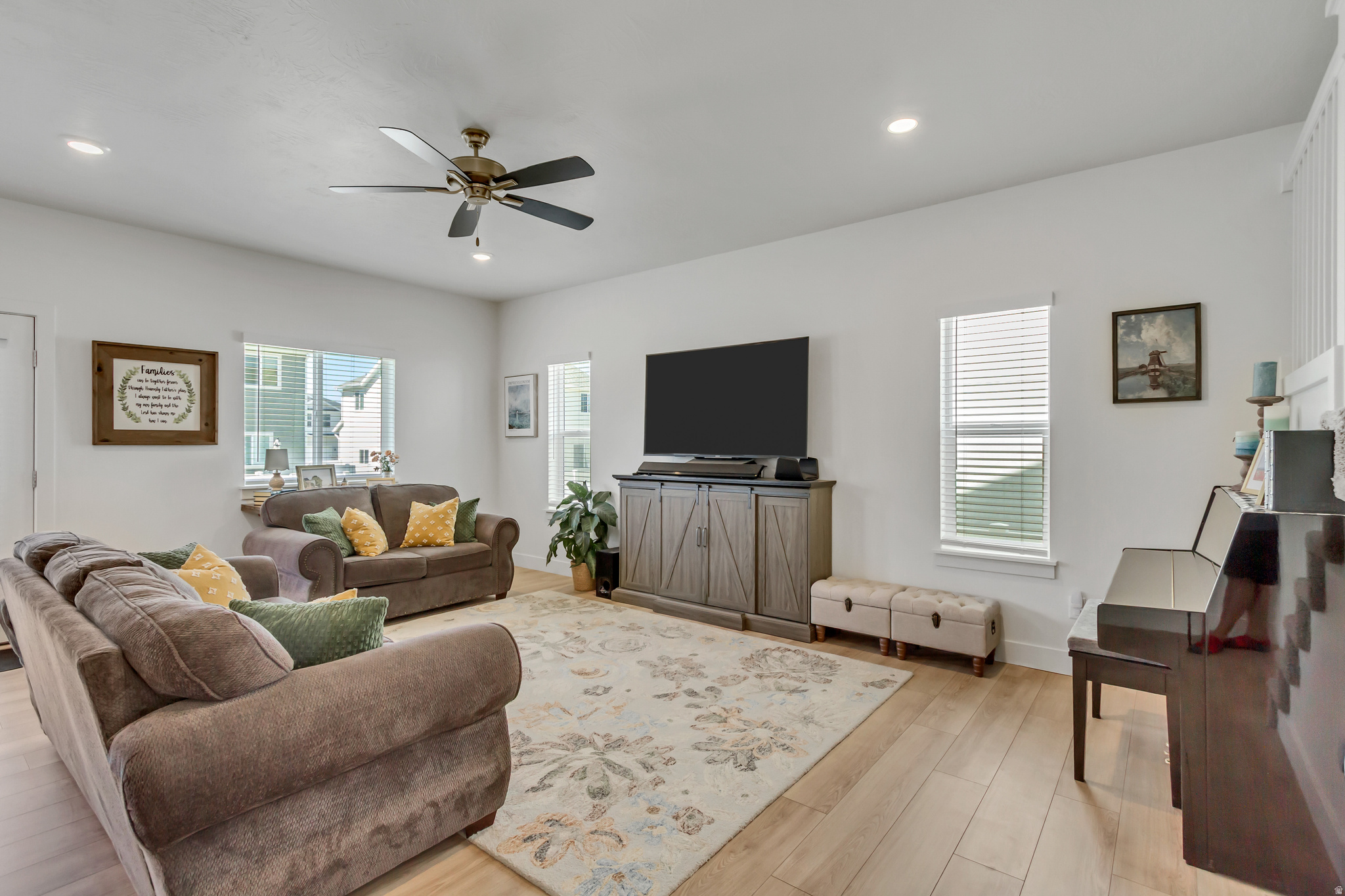 SILVER LAKE - Residential