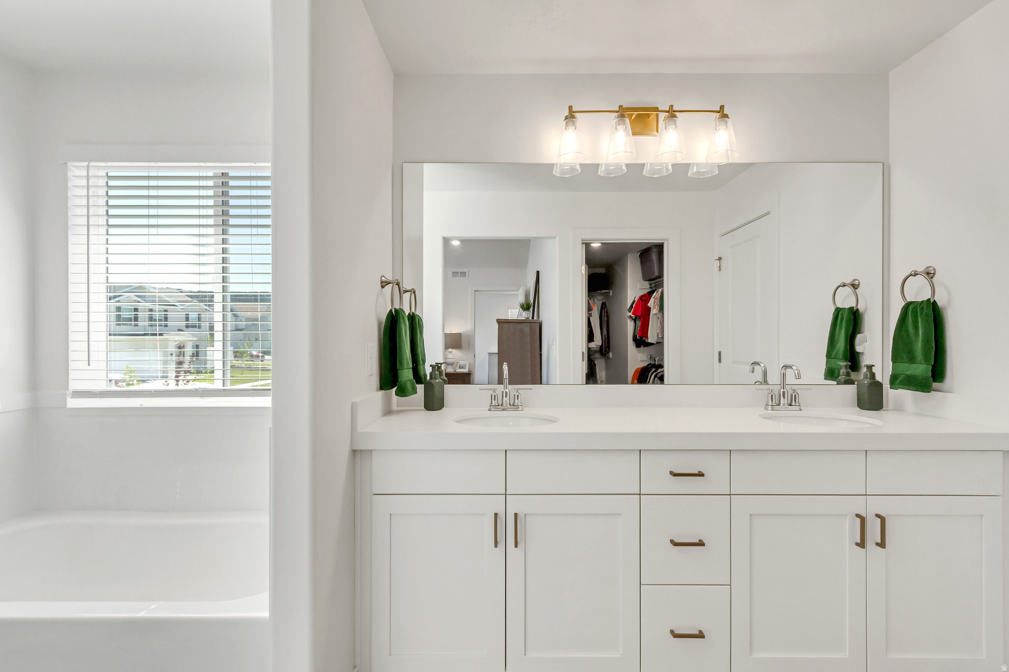 SILVER LAKE - Residential