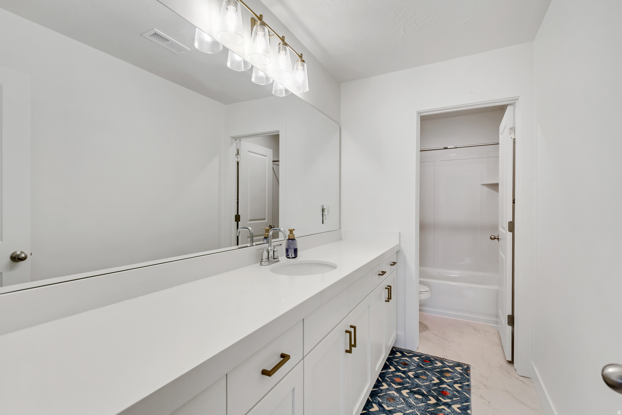 SILVER LAKE - Residential