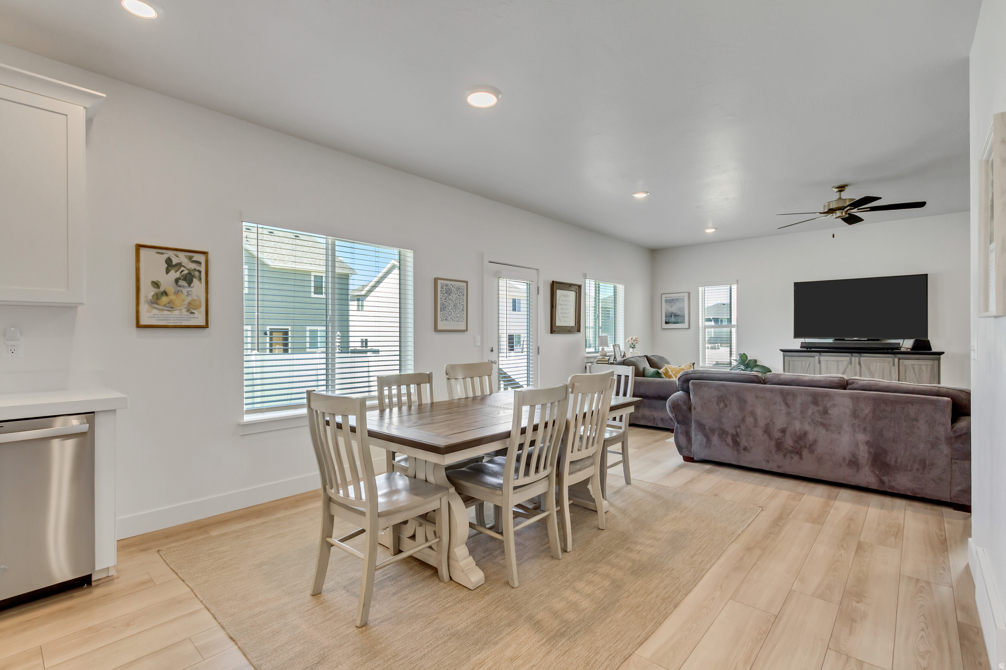 SILVER LAKE - Residential
