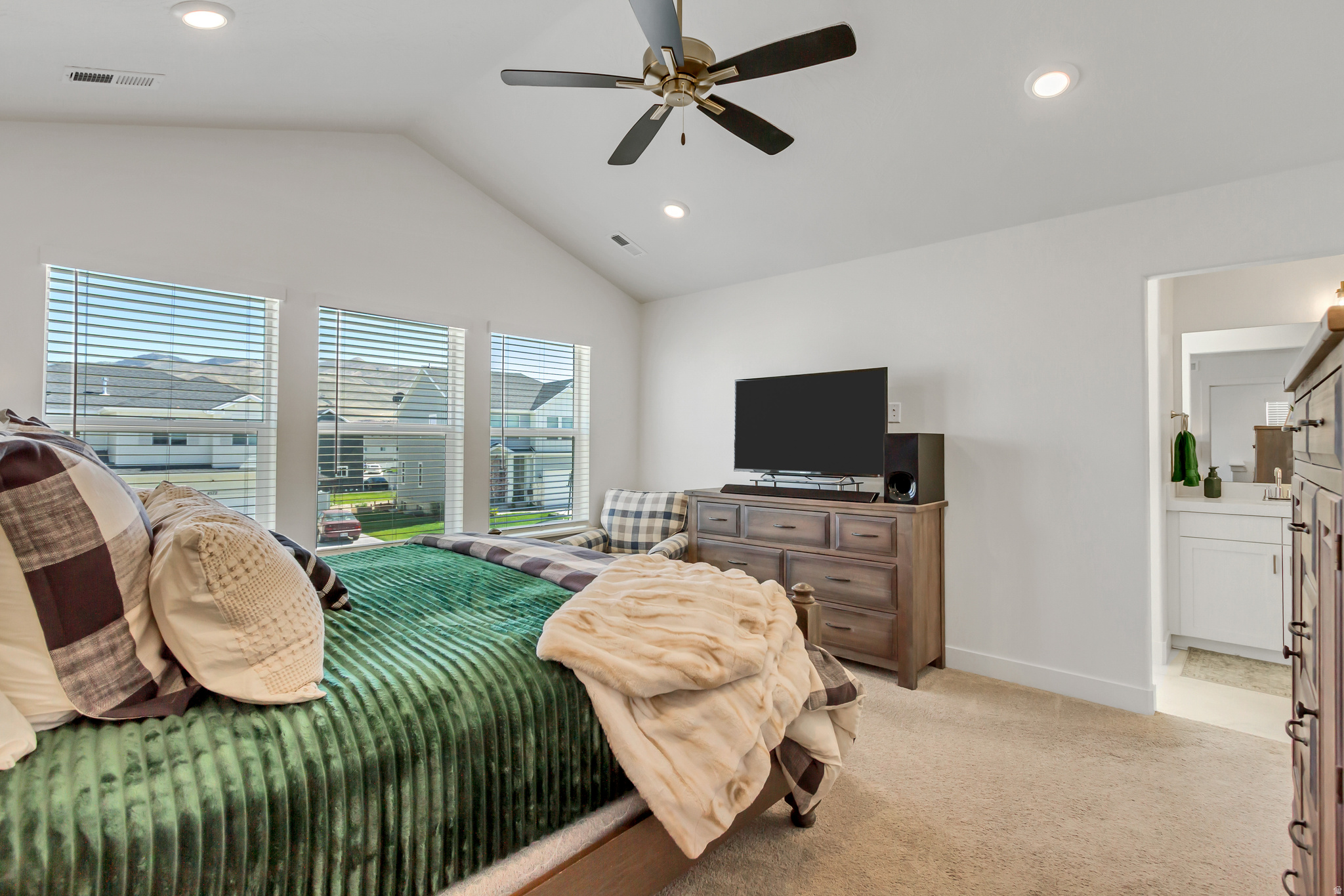 SILVER LAKE - Residential