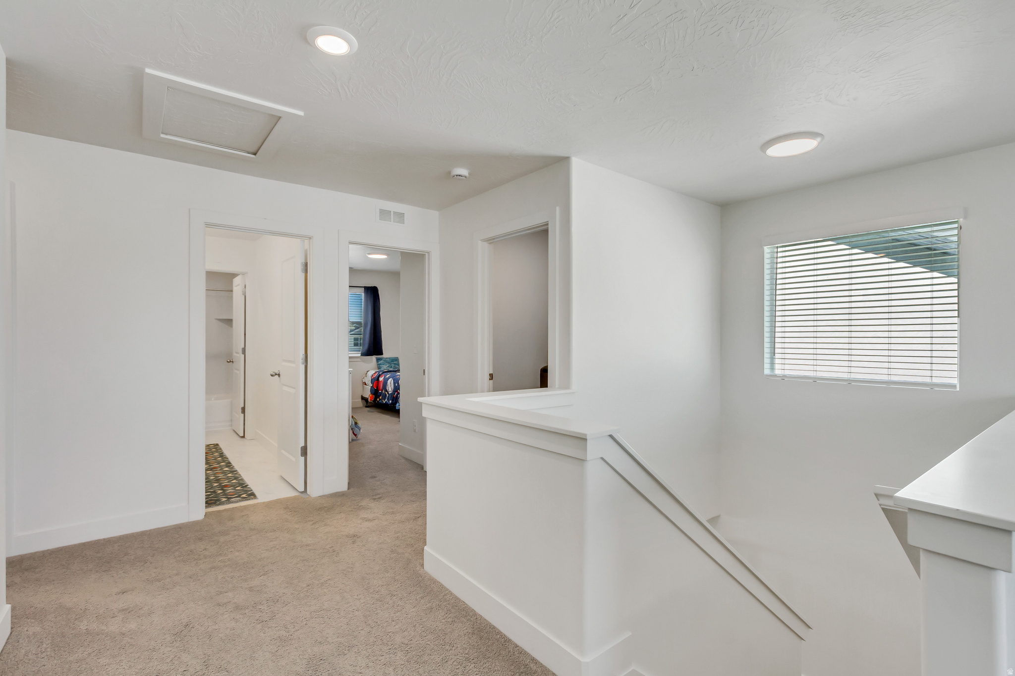 SILVER LAKE - Residential