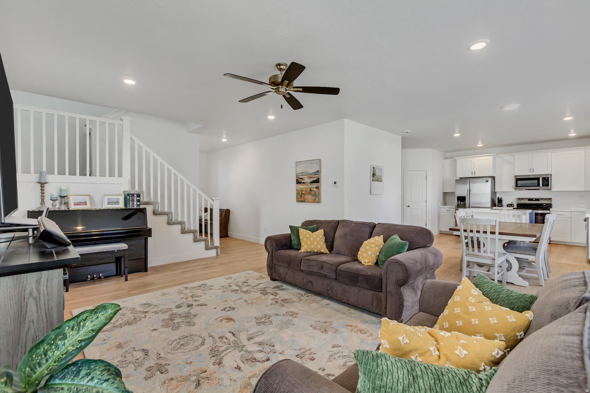 SILVER LAKE - Residential
