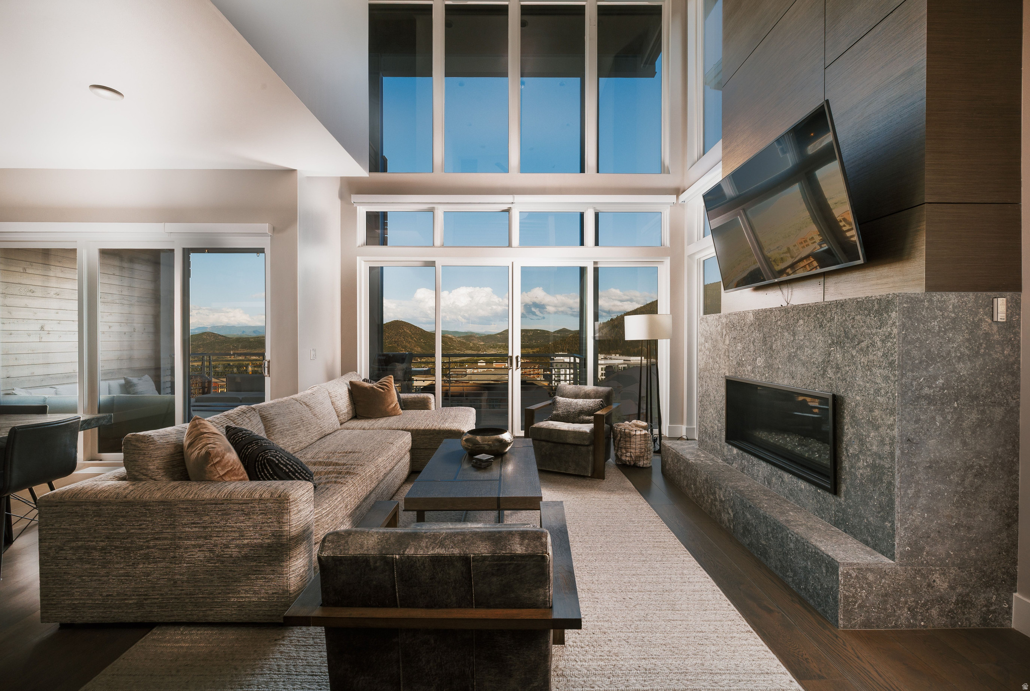 APEX RESIDENCES - Residential