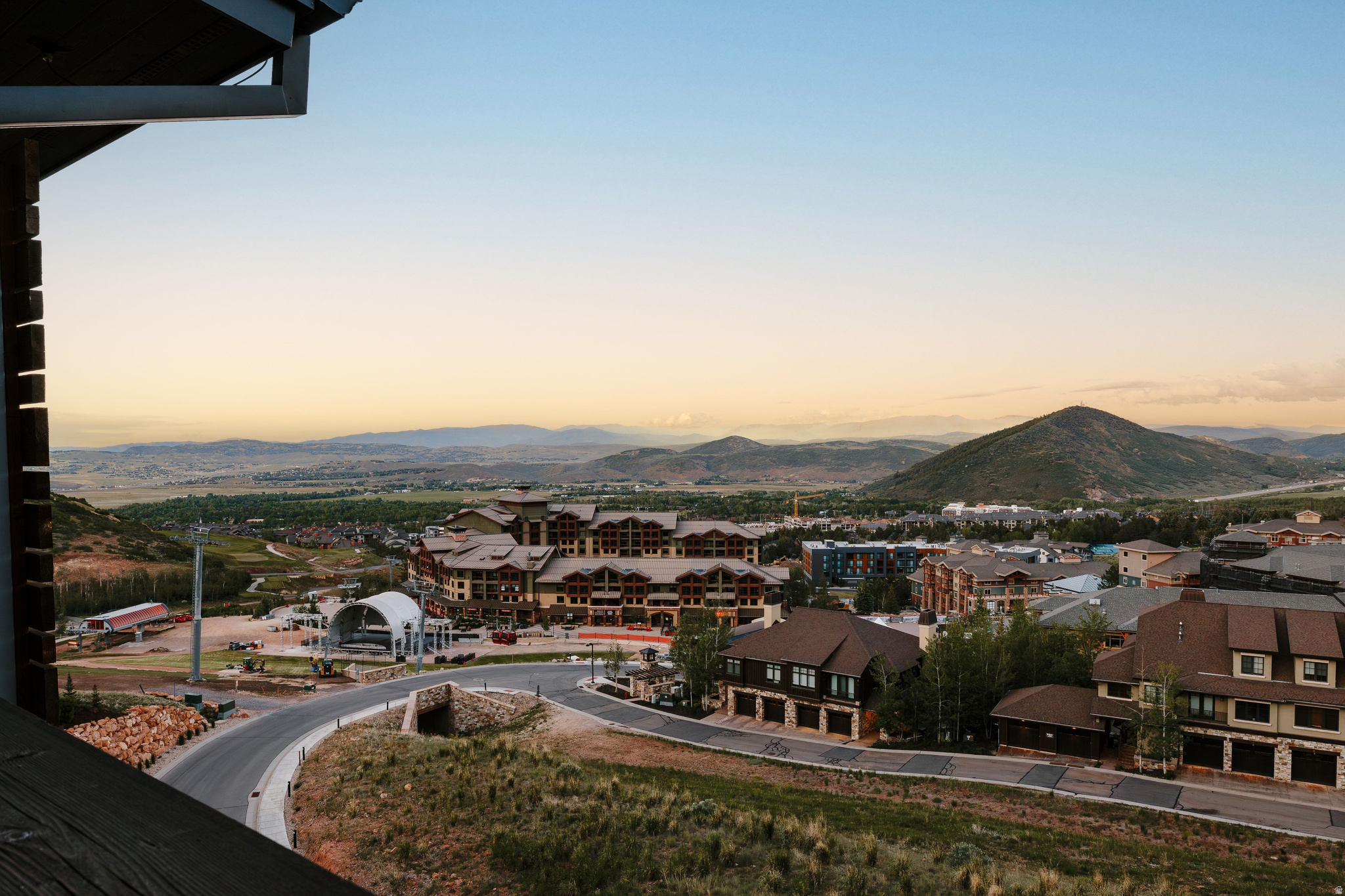 APEX RESIDENCES - Residential