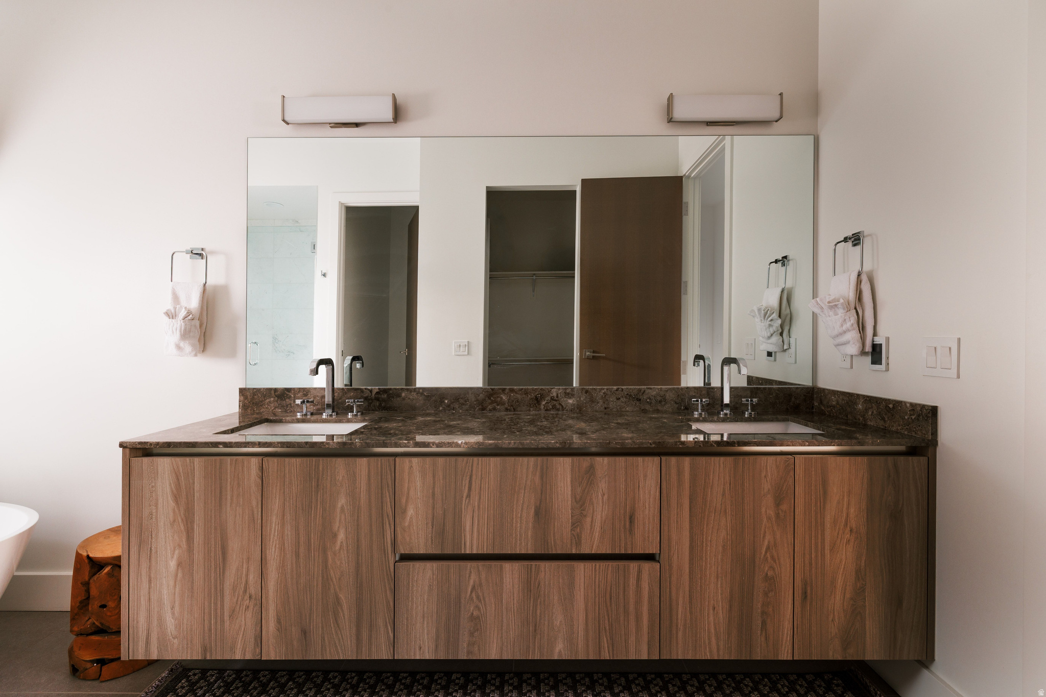 APEX RESIDENCES - Residential