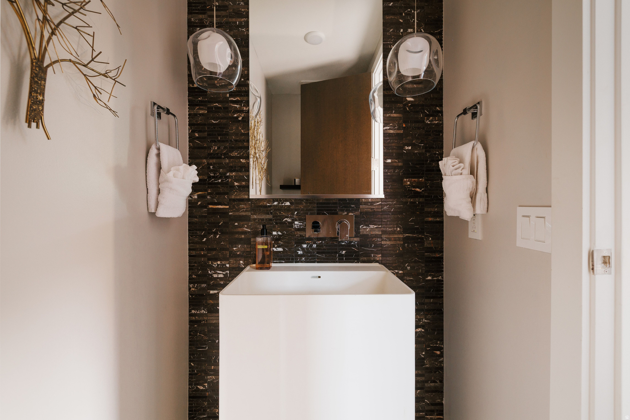 APEX RESIDENCES - Residential