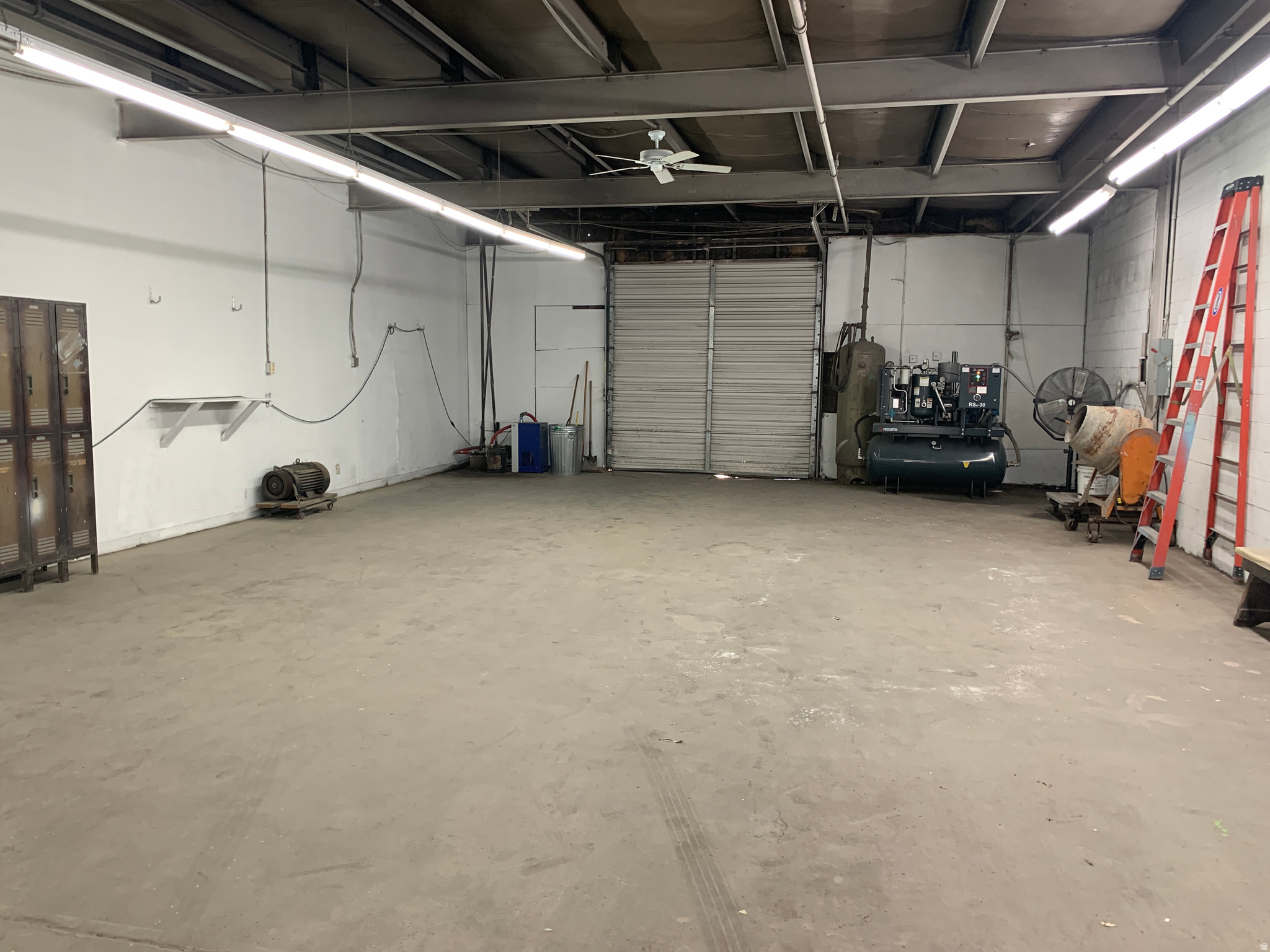 TEN AC PLAT A - Commercial Lease