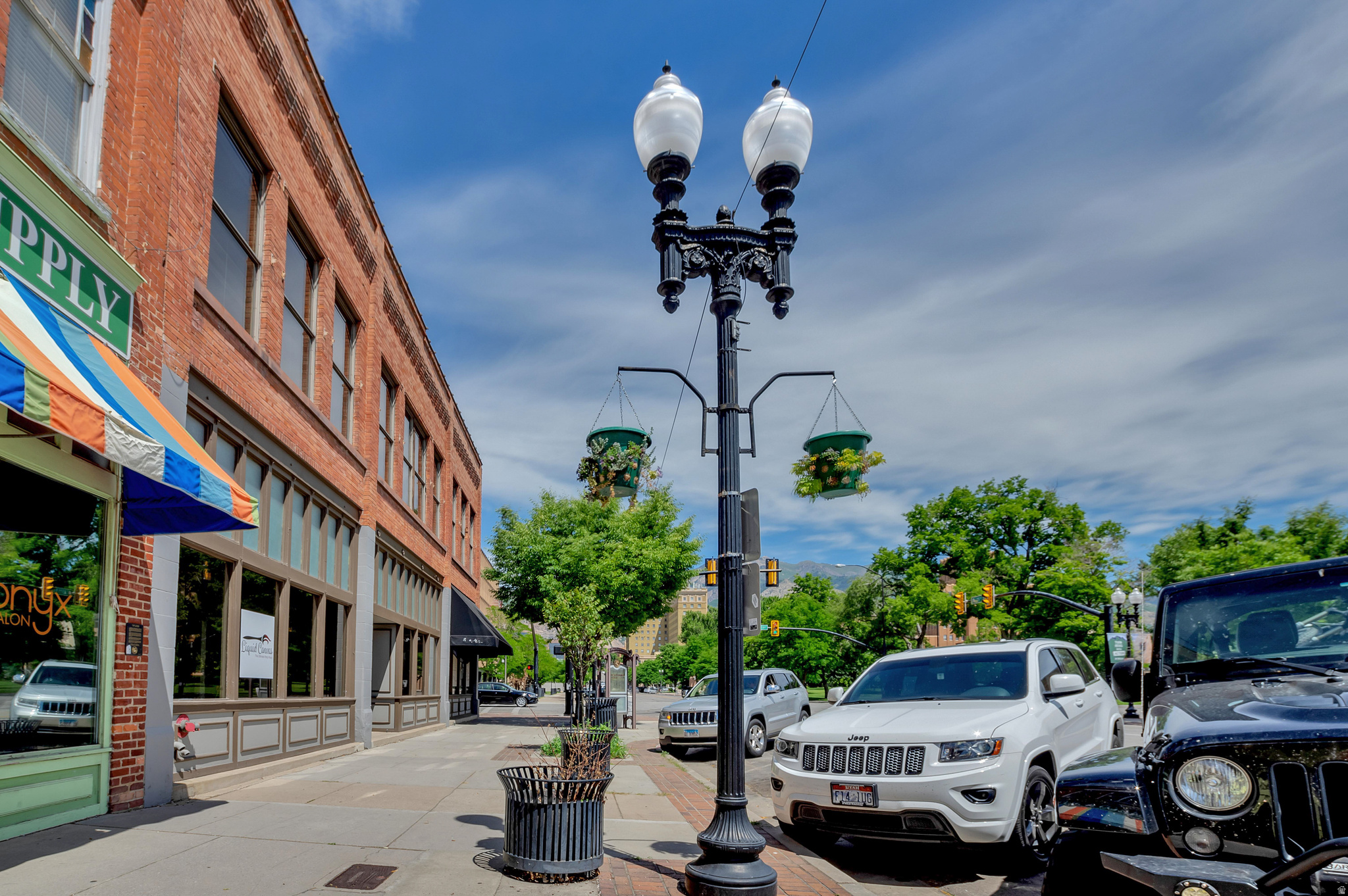 CRESTON PLAZA - Commercial Sale