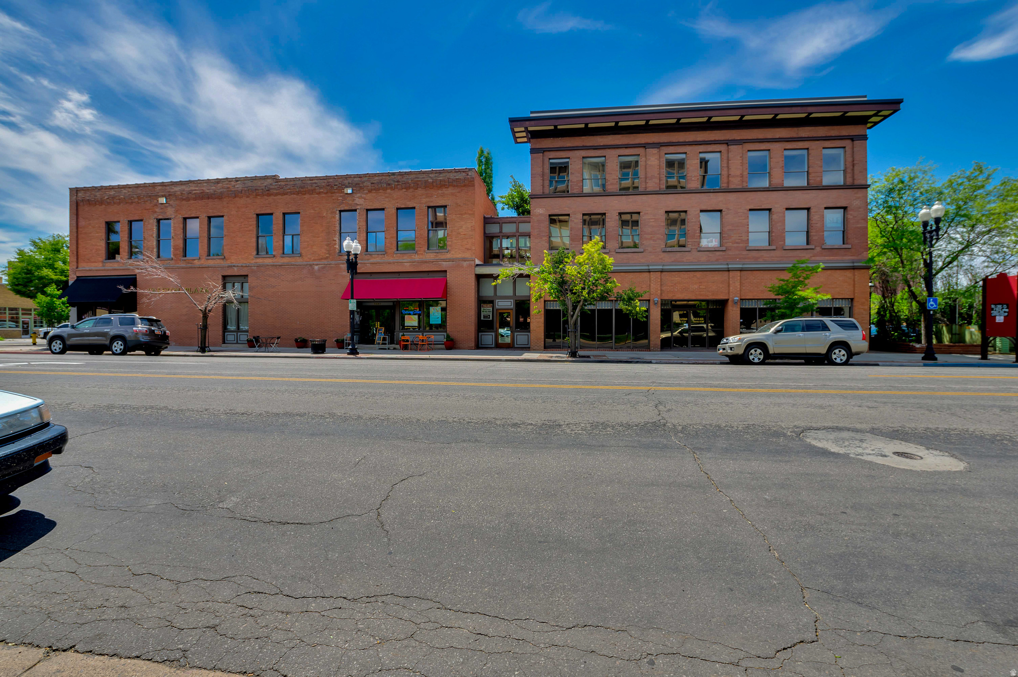 CRESTON PLAZA - Commercial Sale