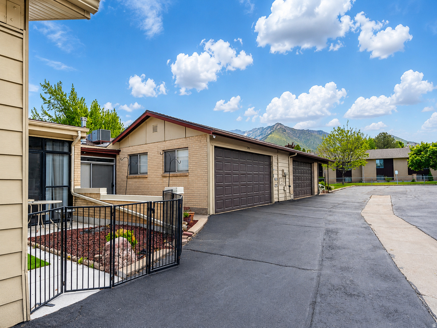 EMERALD HILLS - Residential