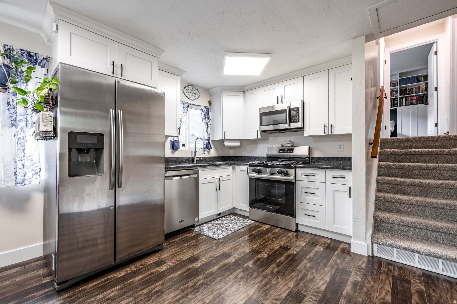 MEADOWLARK MEADOWS - Residential