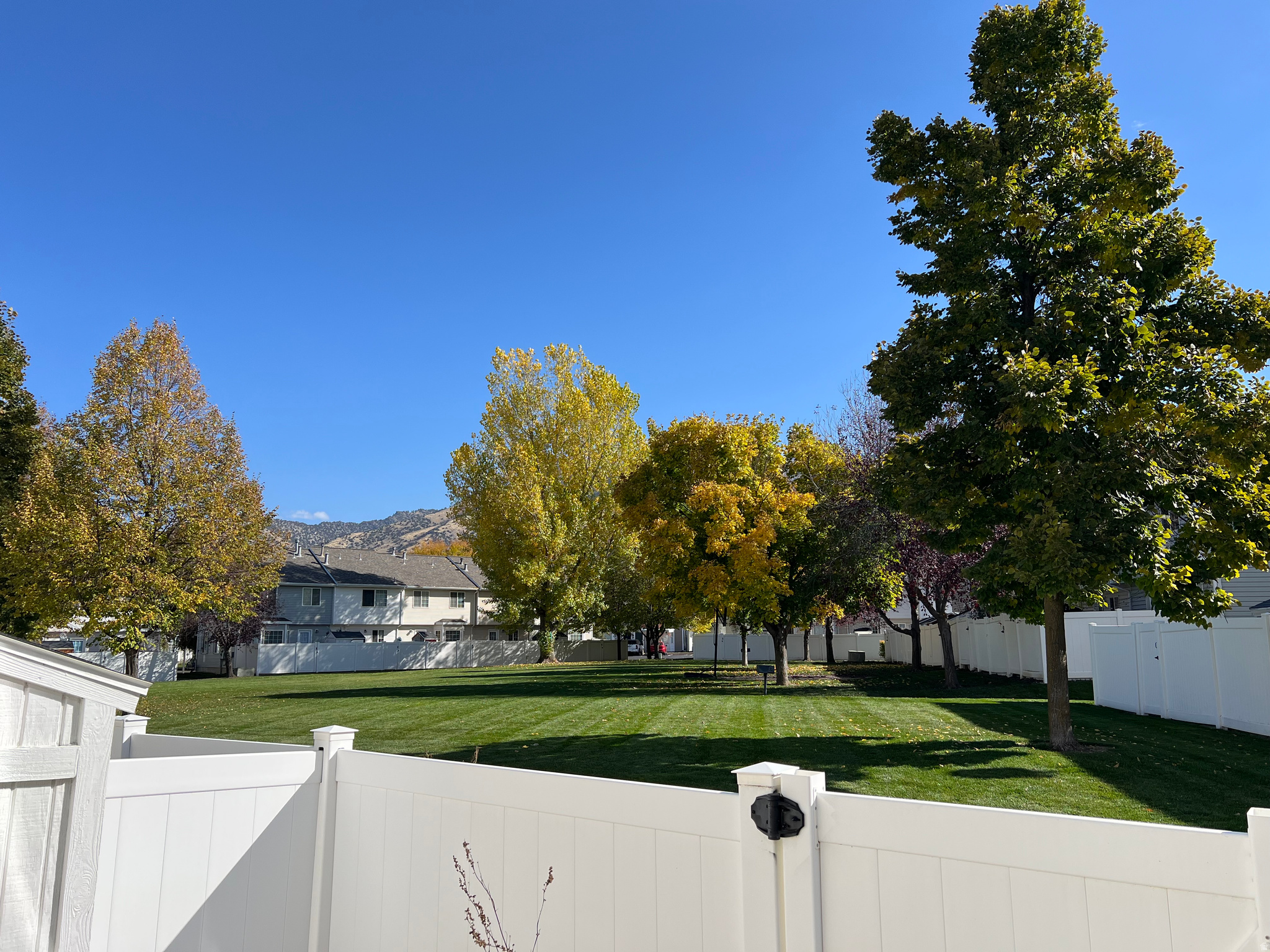 CREEKSIDE TOWNHOMES - Residential