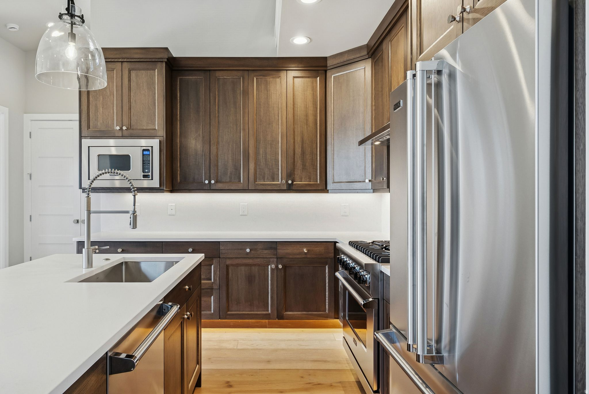 MAYFLOWER LAKESIDE - Residential